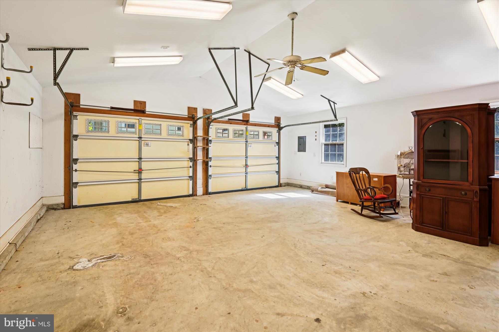 ANNAPOLIS ROADS - Residential