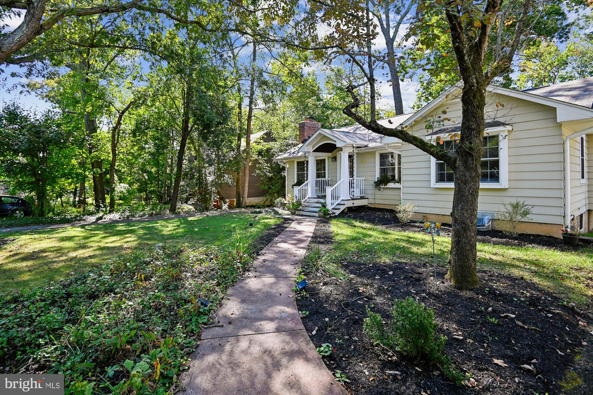 1009 PINECREST DRIVE