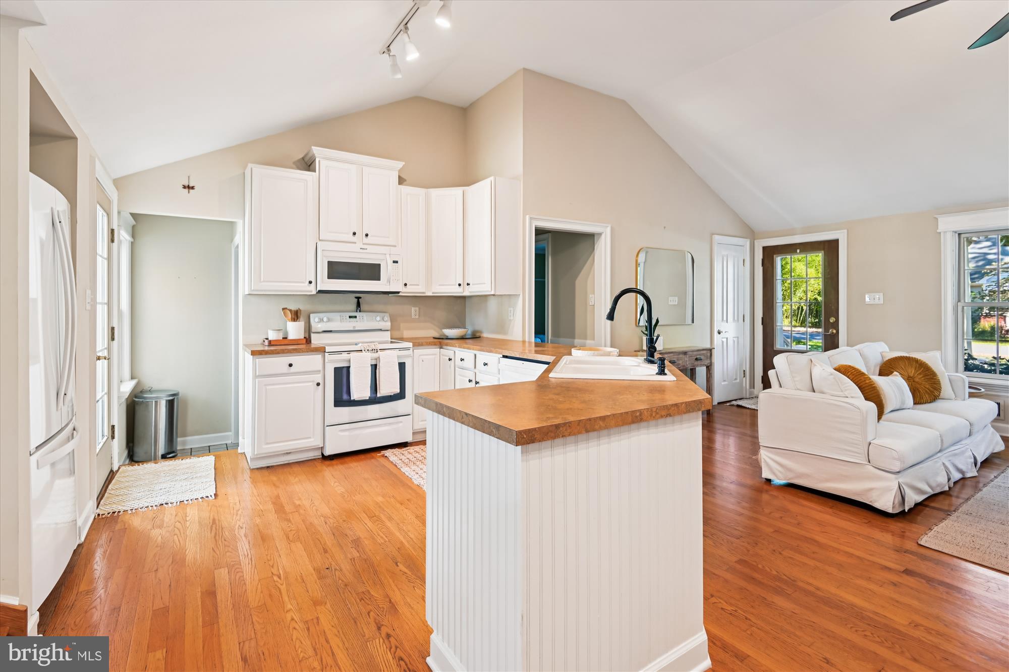 ANNAPOLIS ROADS - Residential