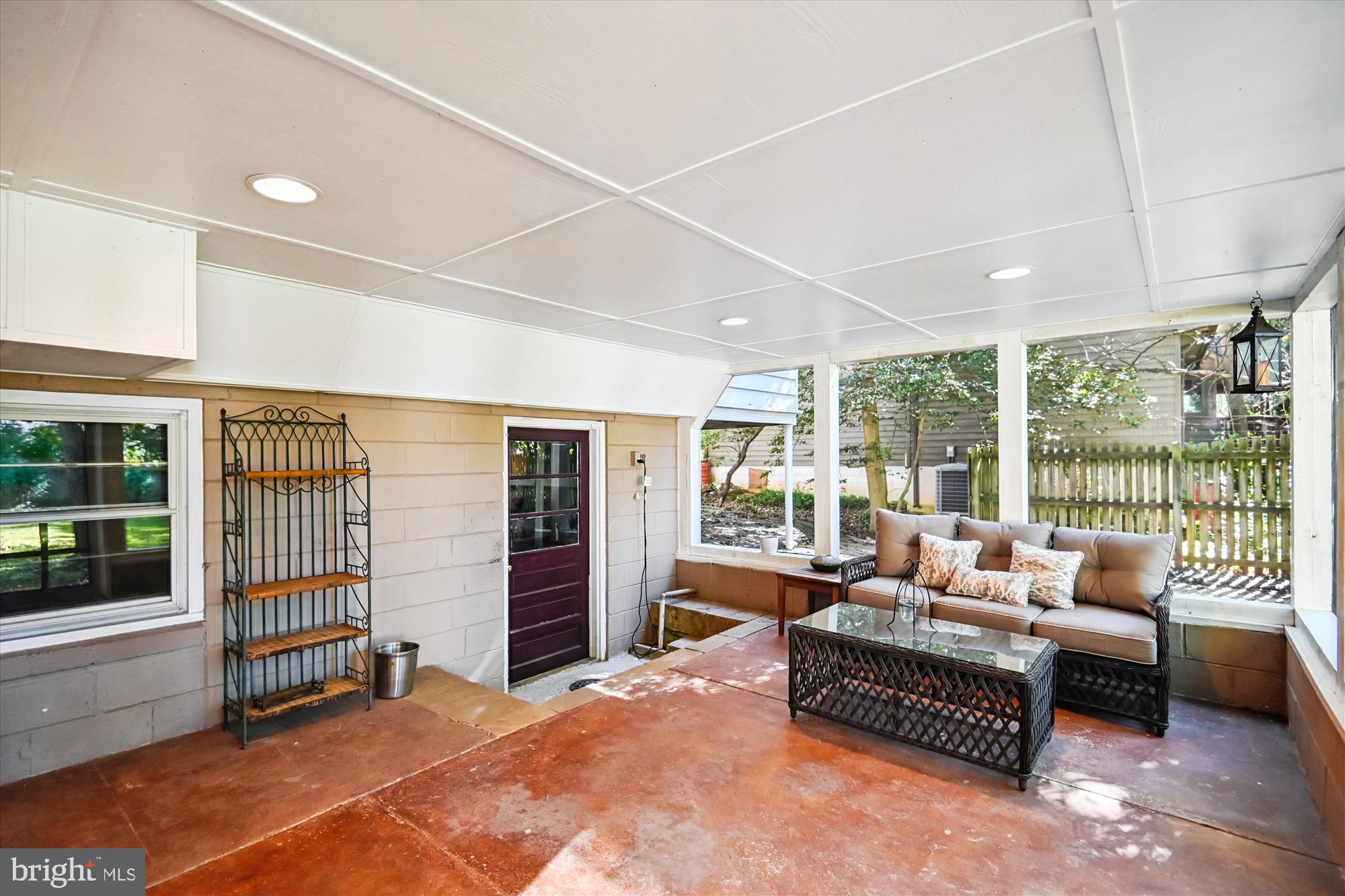 ANNAPOLIS ROADS - Residential