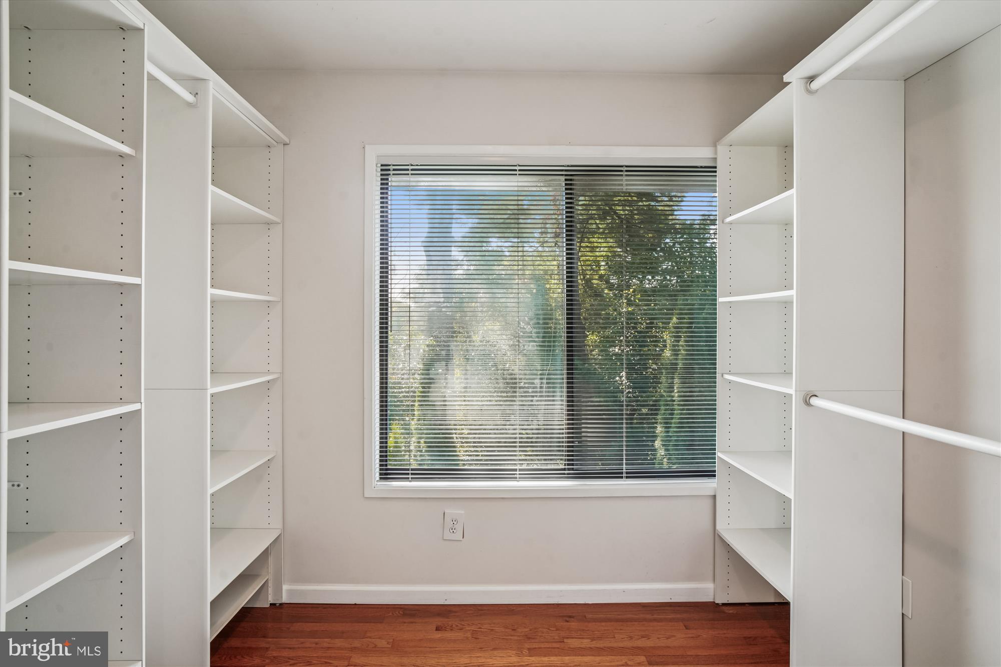 THE POINTS - Residential