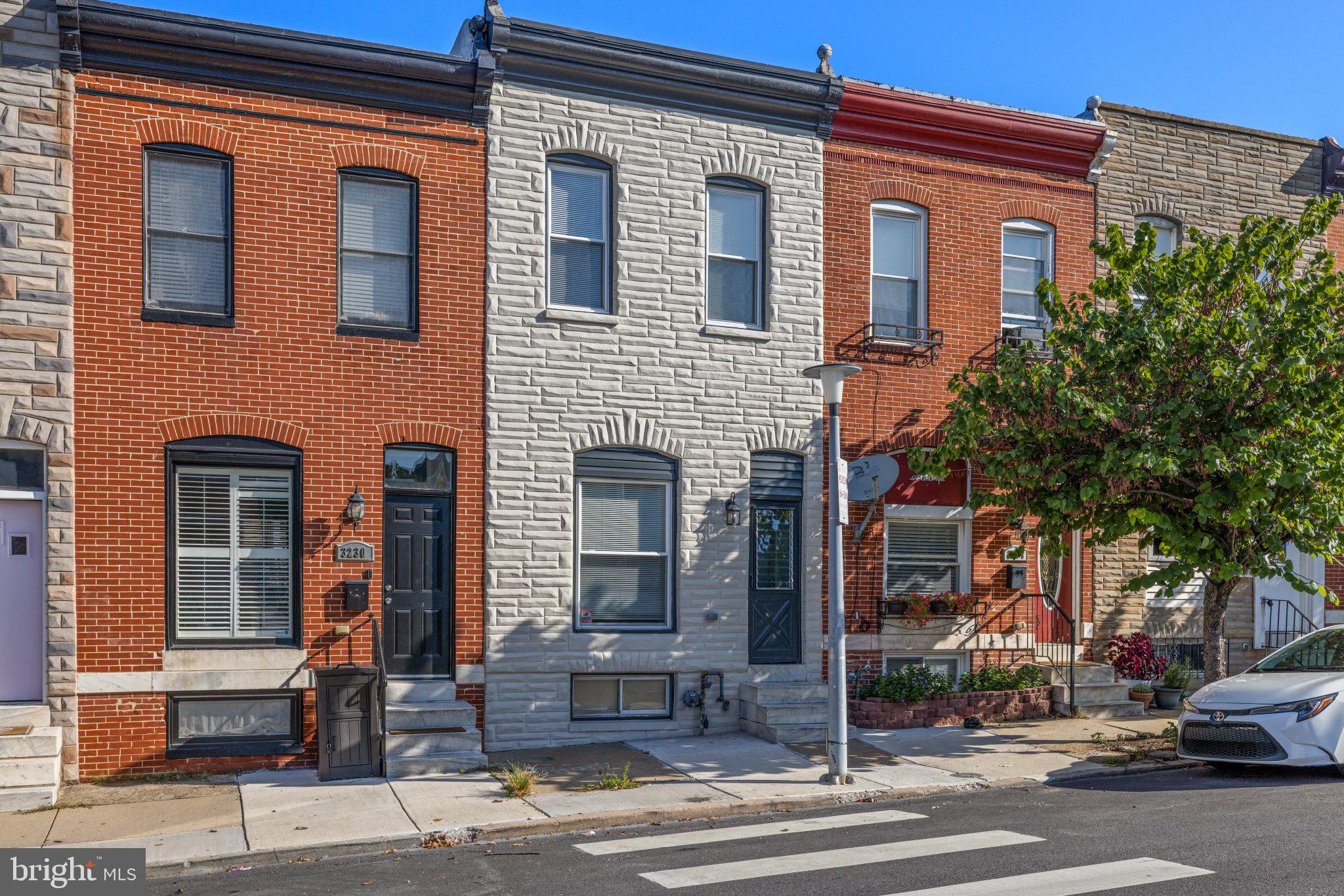 3232 E LOMBARD STREET E