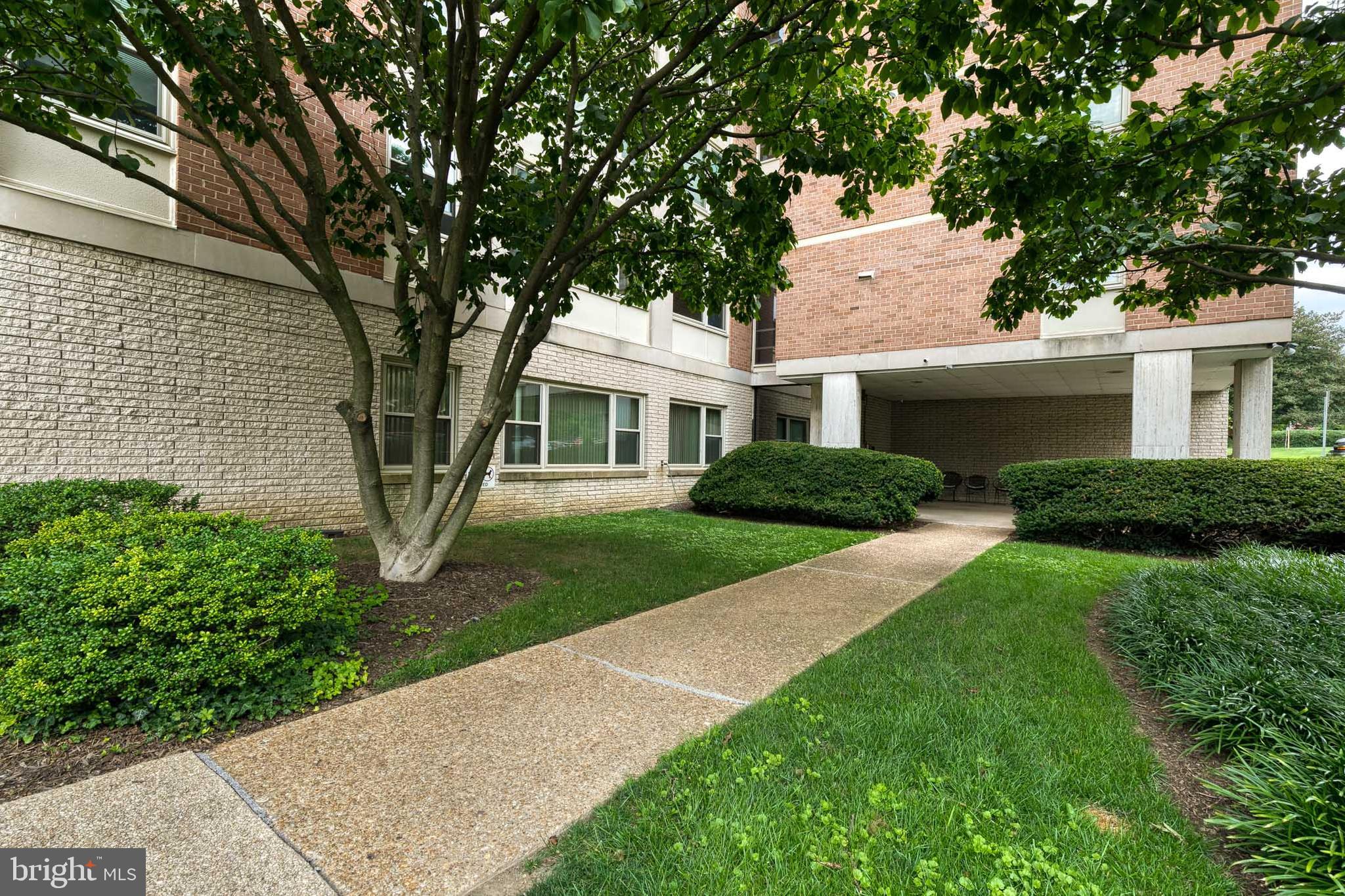 ROLAND PARK - Residential