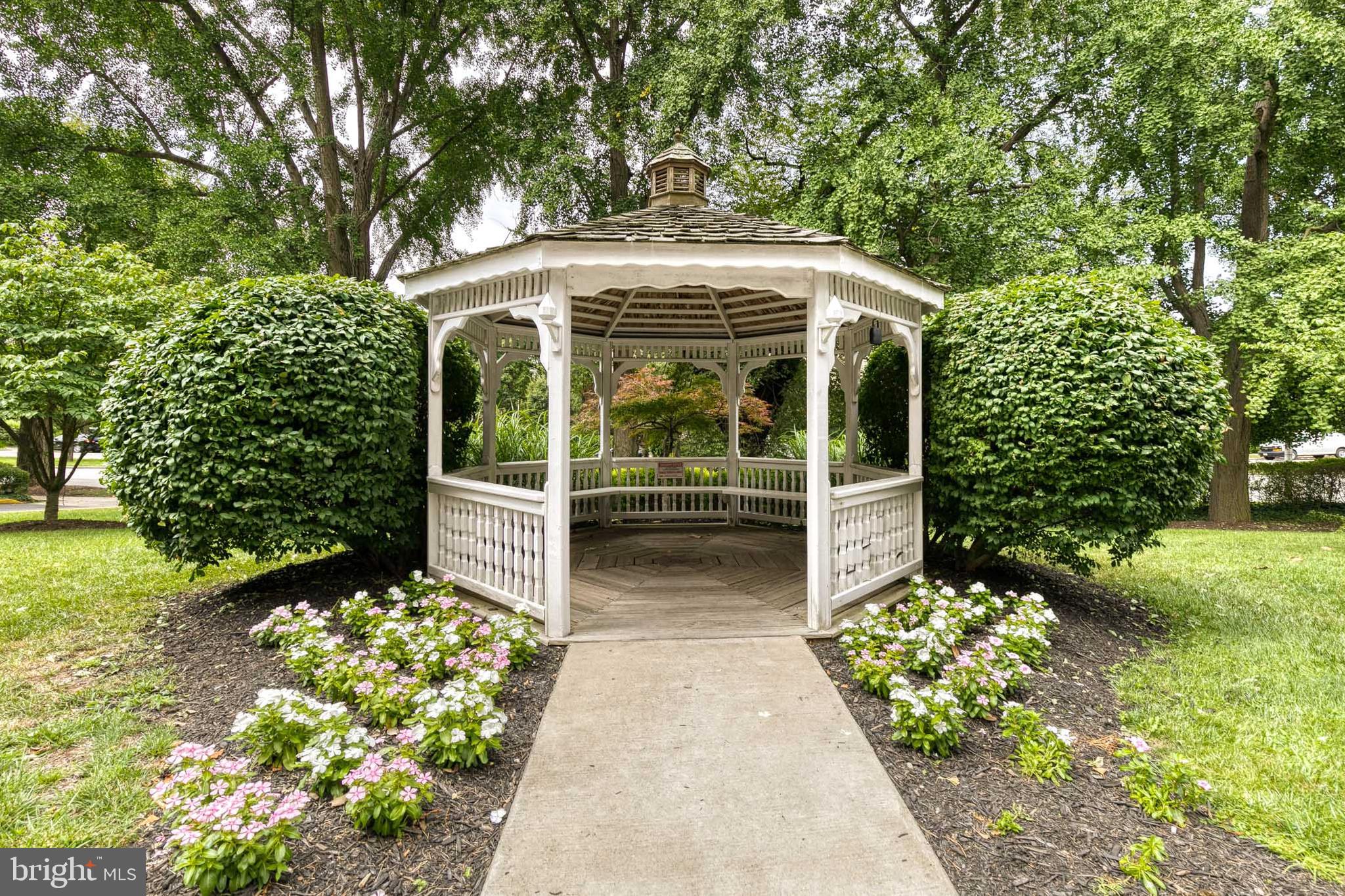 ROLAND PARK - Residential