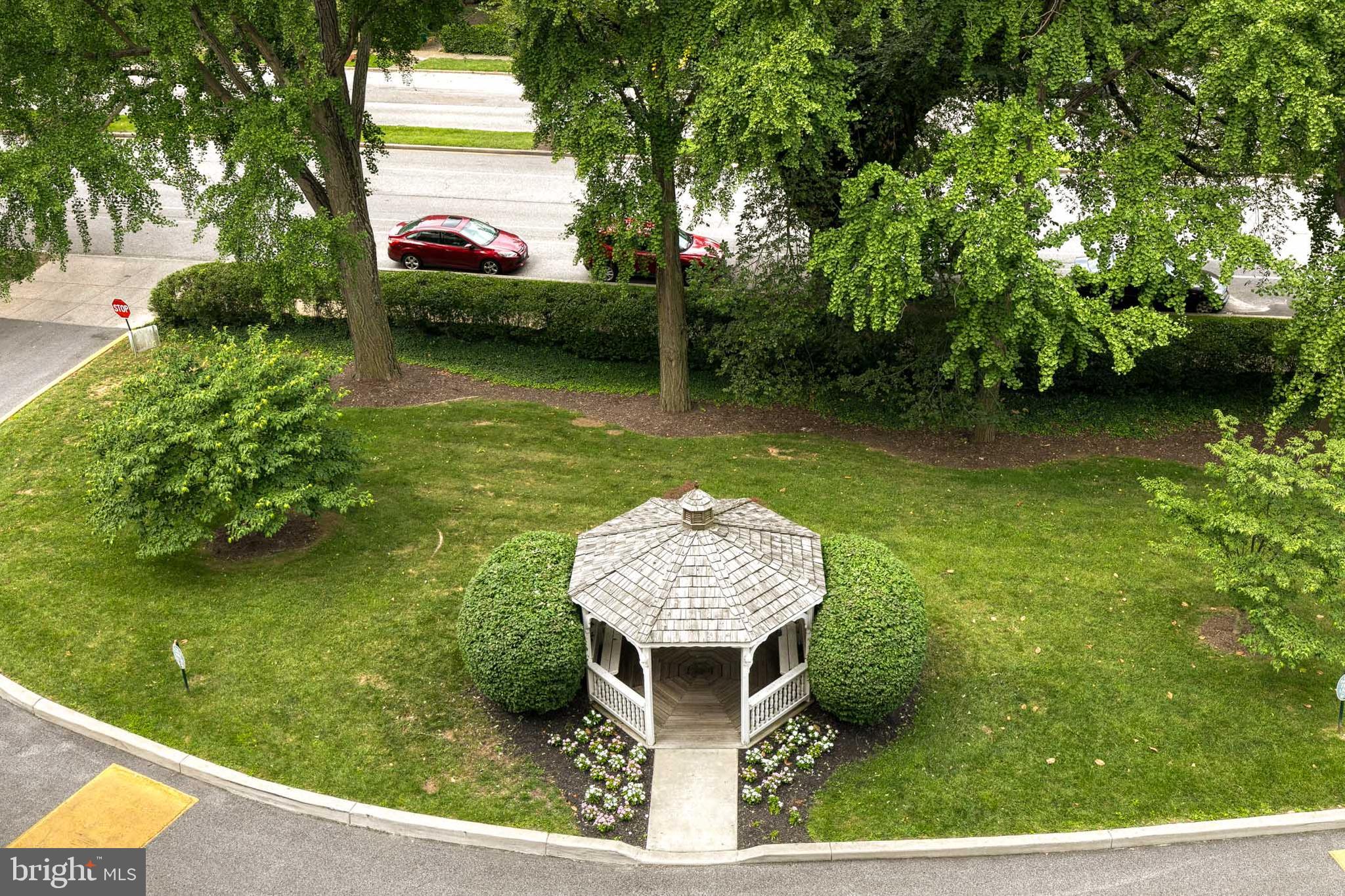 ROLAND PARK - Residential