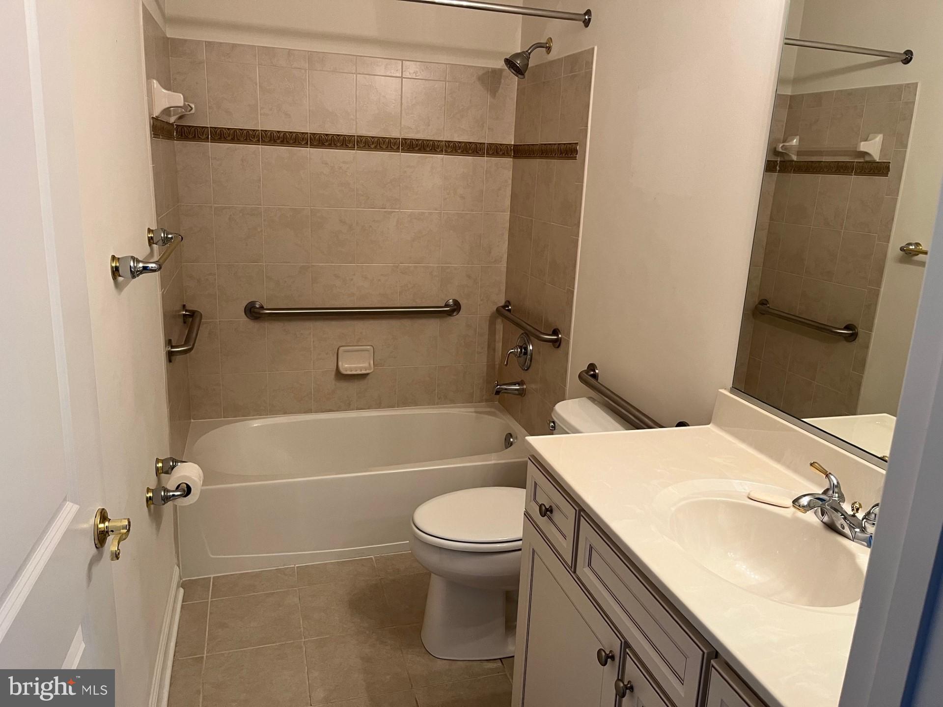 FOUR SEASONS - Residential Lease