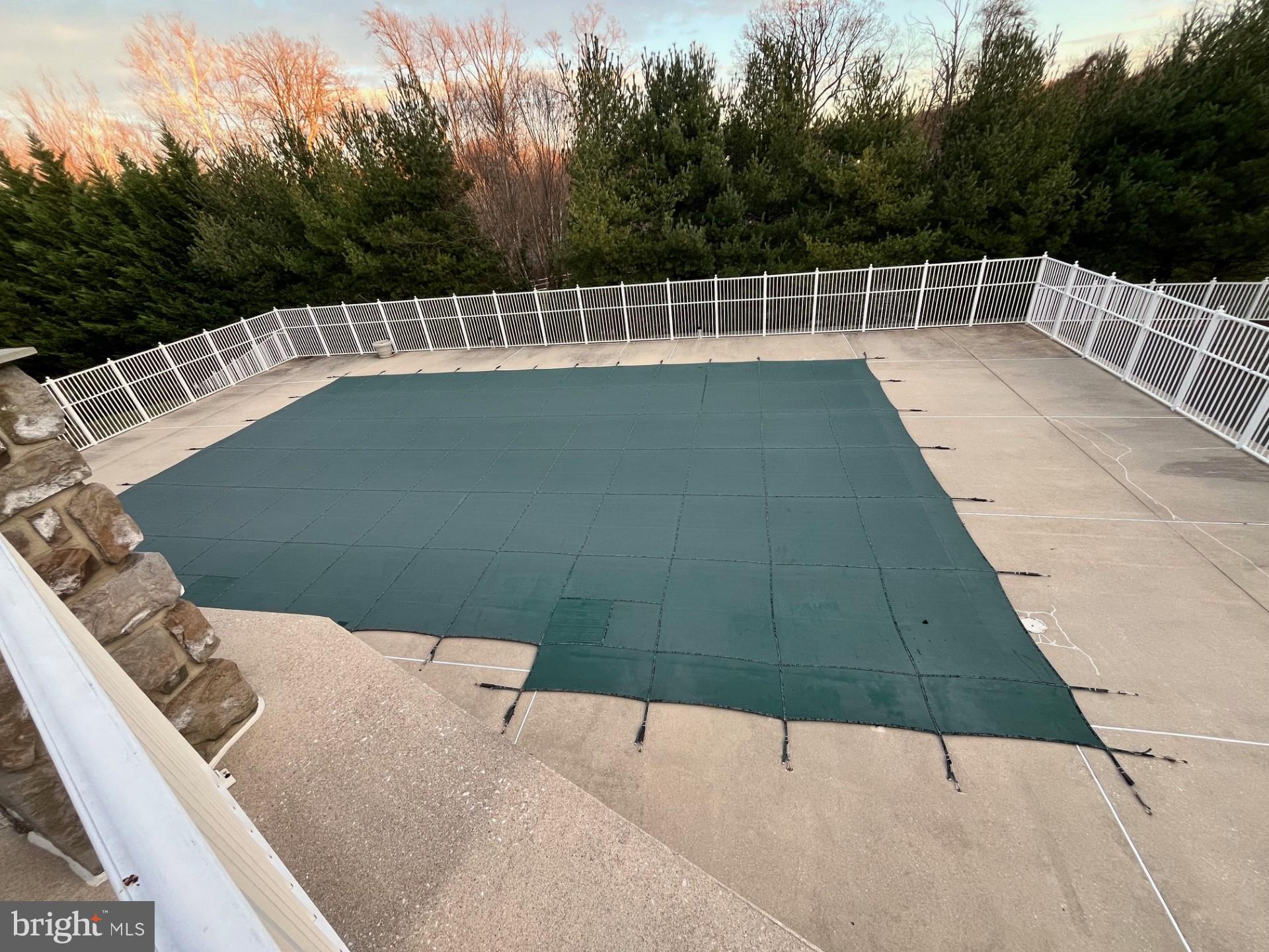 FOUR SEASONS - Residential Lease