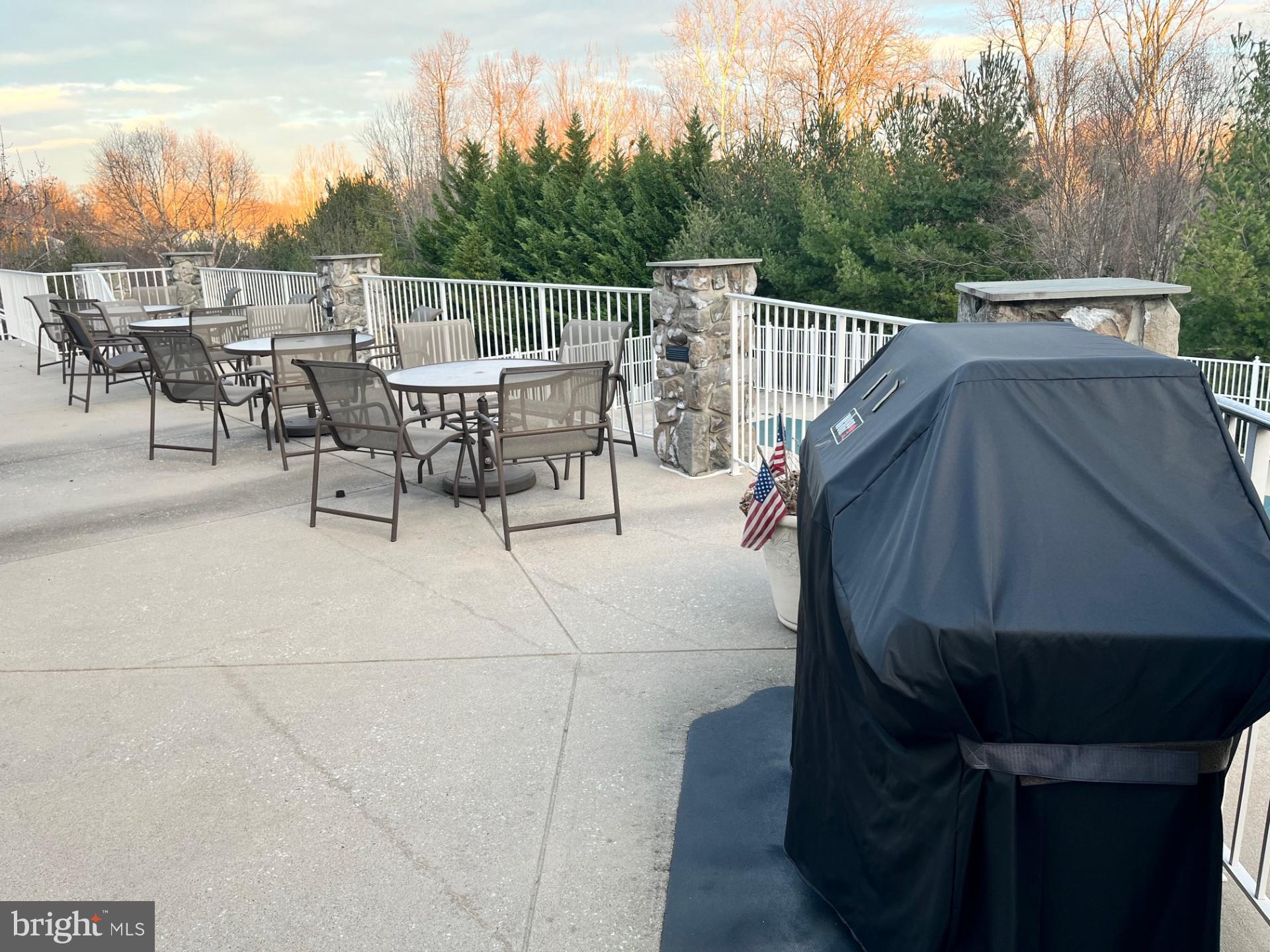 FOUR SEASONS - Residential Lease