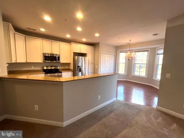 FOUR SEASONS - Residential Lease