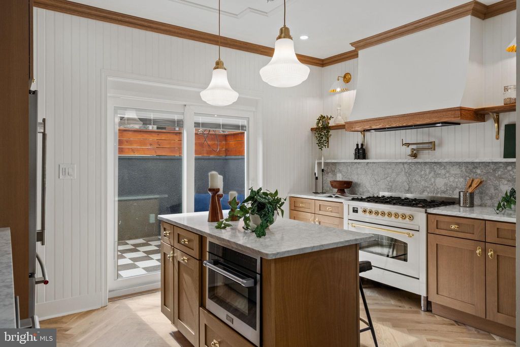 Photo of 914 Fernon Street, PHILADELPHIA, PA 19148 (MLS # PAPH2585640)