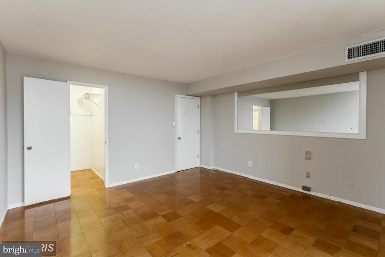 AMERICANA CENTRE - Residential Lease