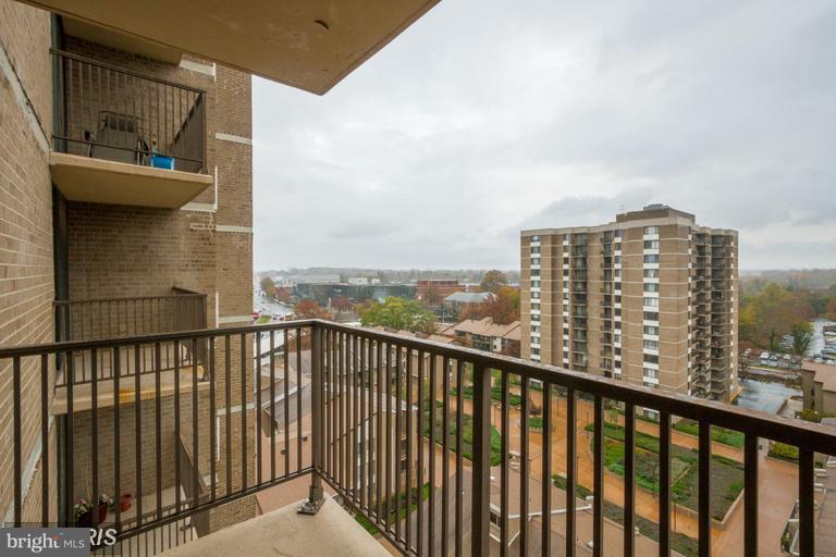 AMERICANA CENTRE - Residential Lease