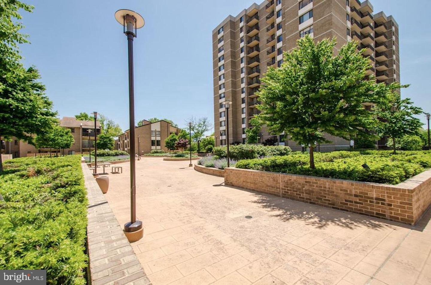 AMERICANA CENTRE - Residential Lease