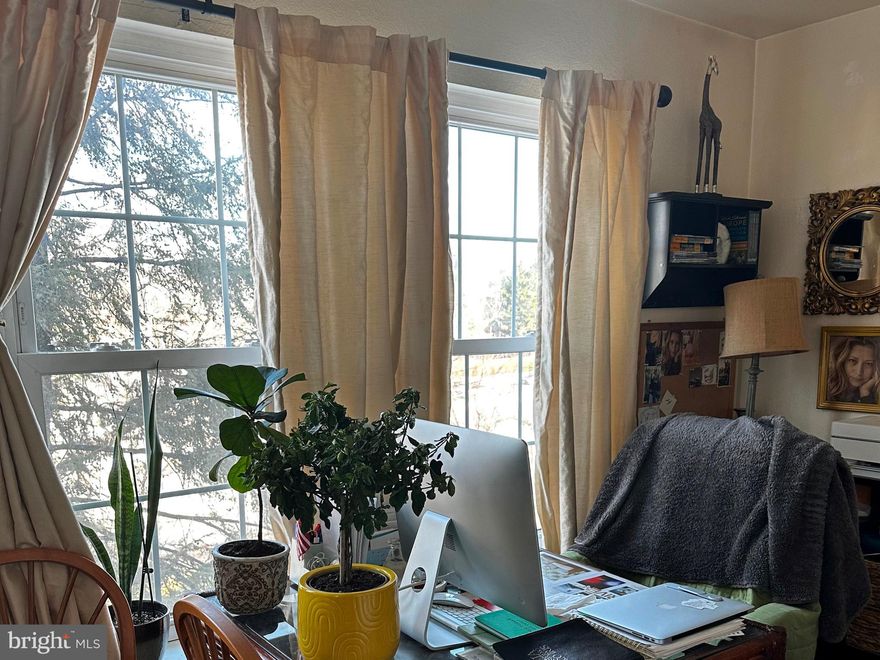 ONLINE  AUCTION: Bidding begins 03/05/2026 @ 10:00 AM and ends 03/09  @ 11:00 AM.  Listing price is suggested opening bid. 1 Bedroom, 1 Bath + den with assigned parking located in the Pointe at Park Center community in Alexandria City.  Bathroom was updated 6 months ago. 
  Deposit  $20000. 10 % Buyer's premium will be added to high bid.