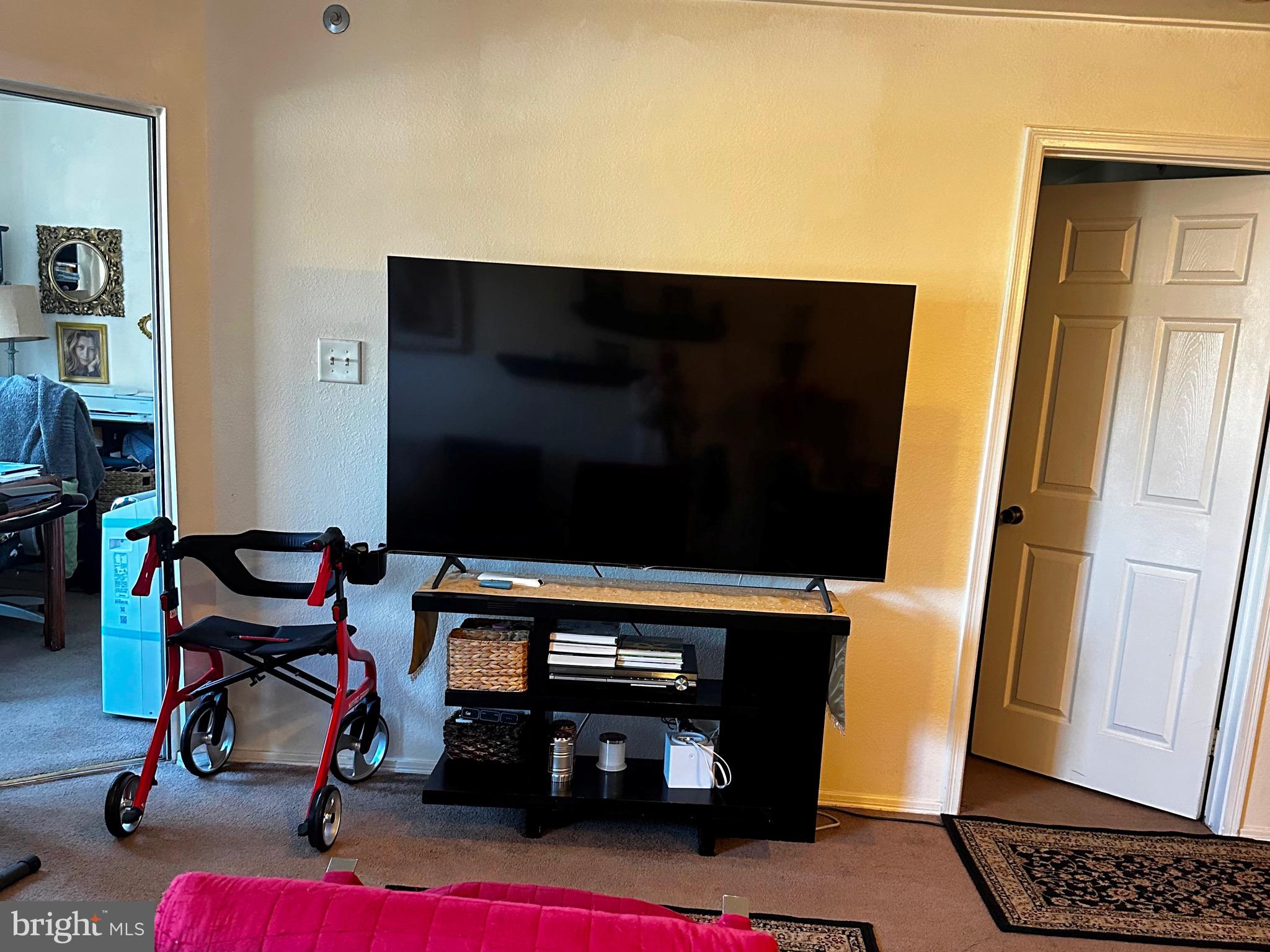 POINTE AT PARK CENTER - Residential