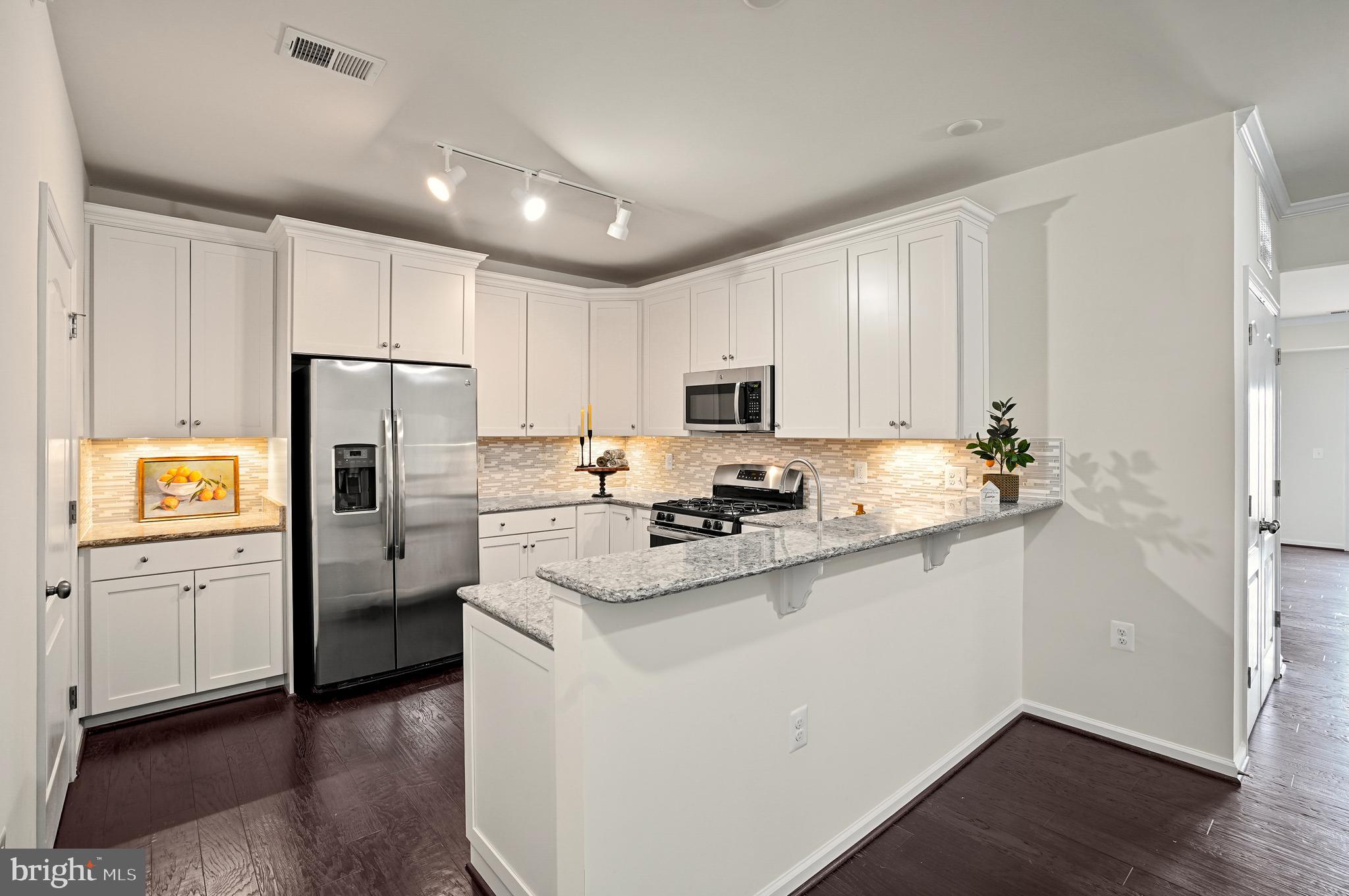 41900 METAMORPHIC SQUARE 405
