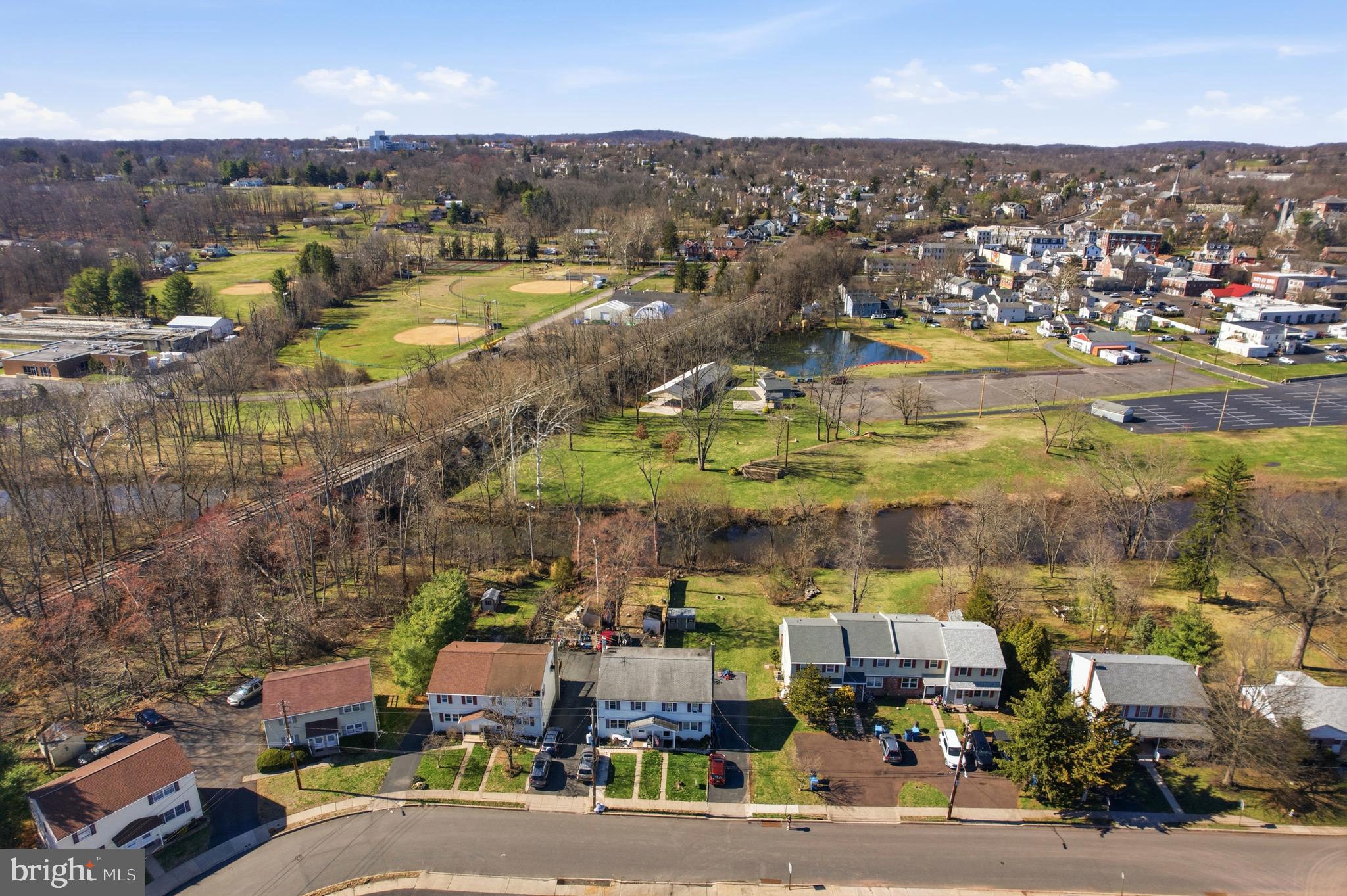 JUSTIN MANOR - Residential