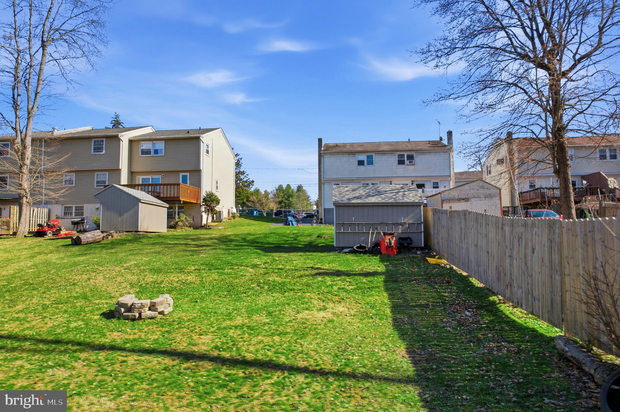 JUSTIN MANOR - Residential