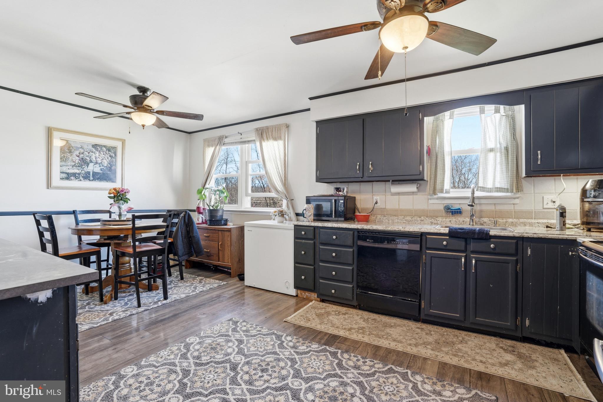 JUSTIN MANOR - Residential