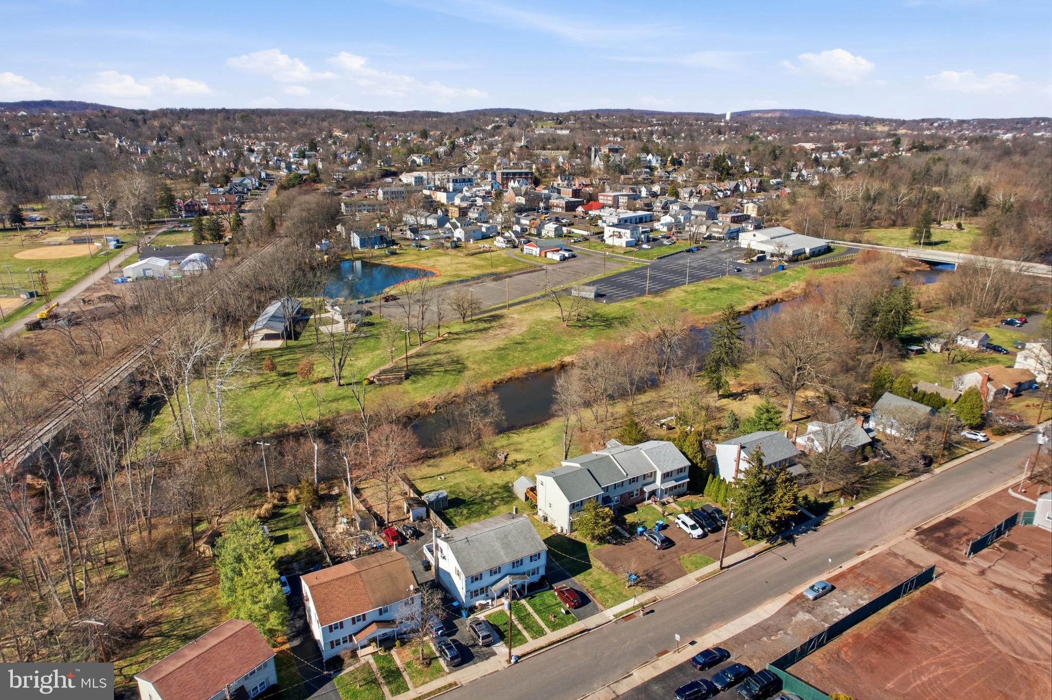 JUSTIN MANOR - Residential