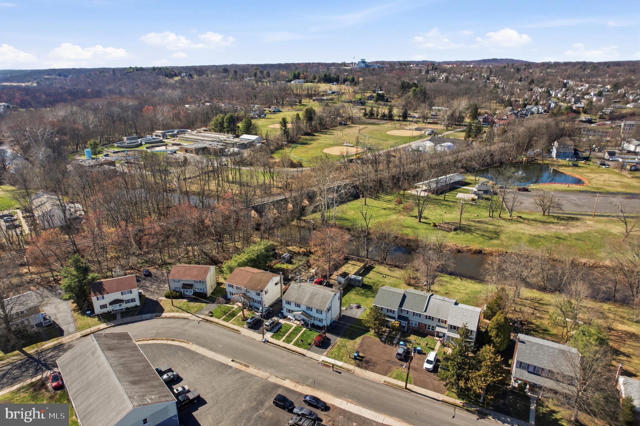 JUSTIN MANOR - Residential