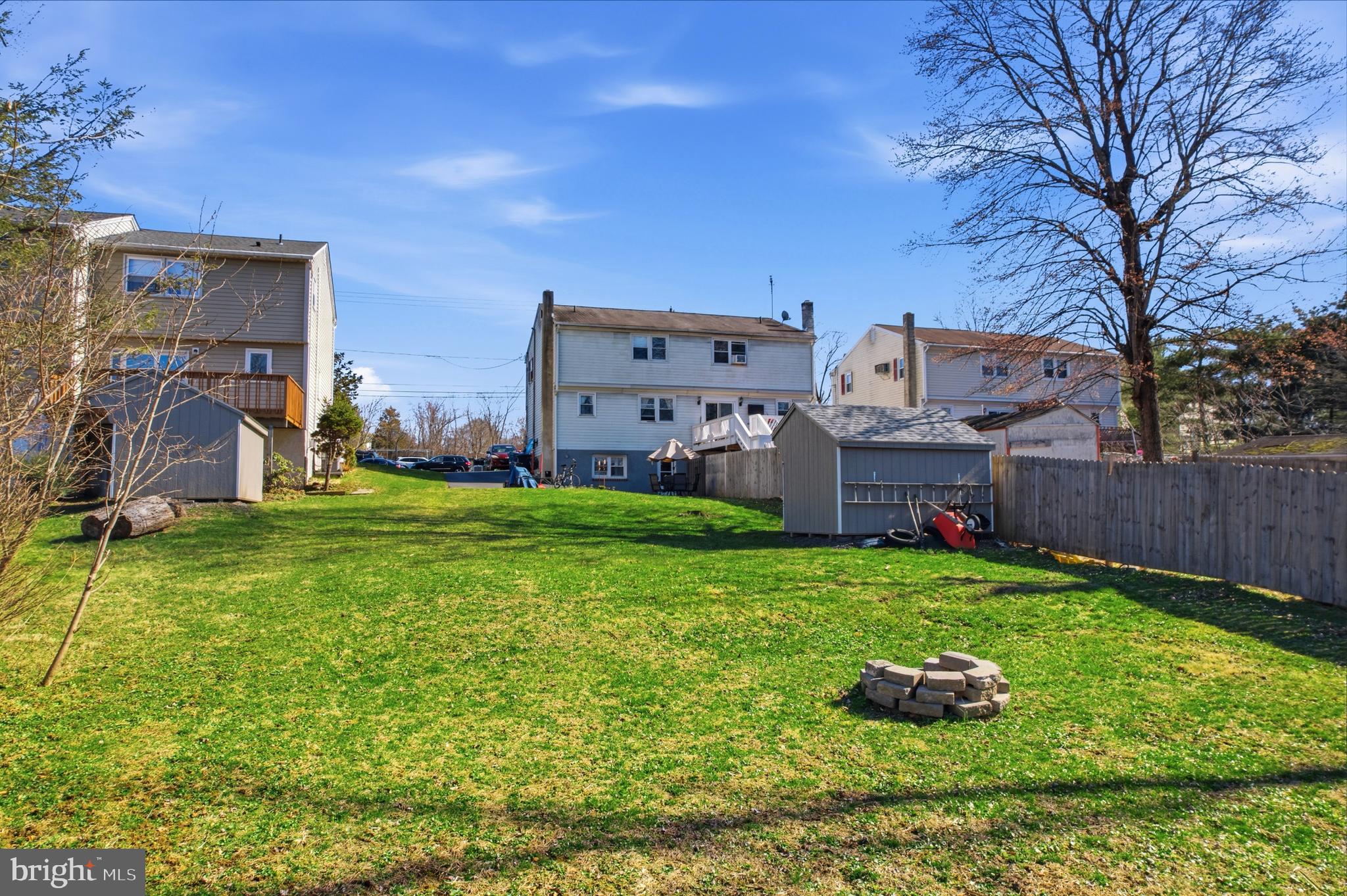 JUSTIN MANOR - Residential