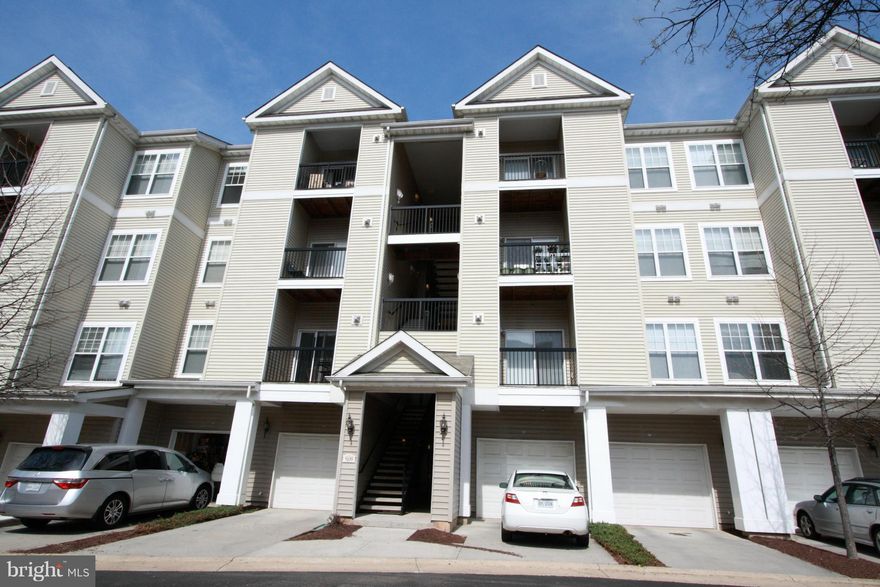 Best Priced Condo in FX,Lovely & Rare 1 BR Condo with Loft & Private Garage in Desired Stonegate! Pool & Fitness Center. 904 s.f., Hardwood Flrs, New Stainless Steel Appliances, New Paint, New Carpet, Gas Fireplace, Balcony, 4th Floor walk up - Top Level, Low Condo Fee of $249/ Mo. includes Water & Sewer, Great location near Fair Lakes, Wegmans, Restaurants & Bus to Vienna Metro.