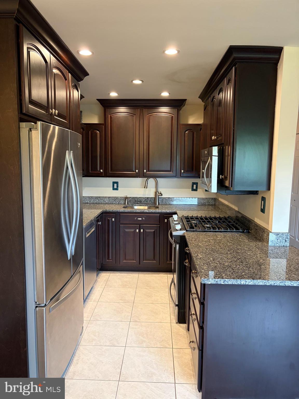 575 THAYER AVENUE 705