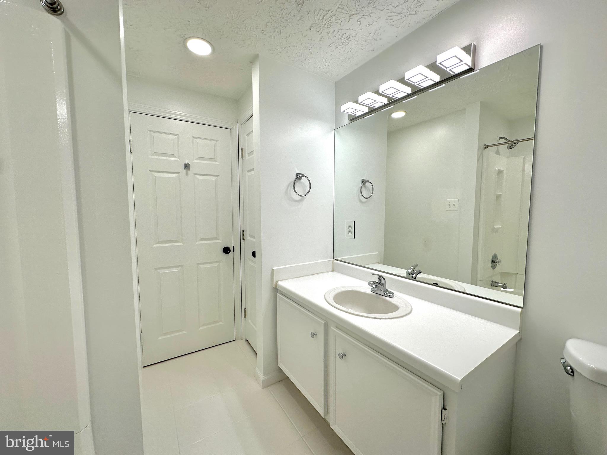 LITTLE ROCKY RUN - Residential Lease