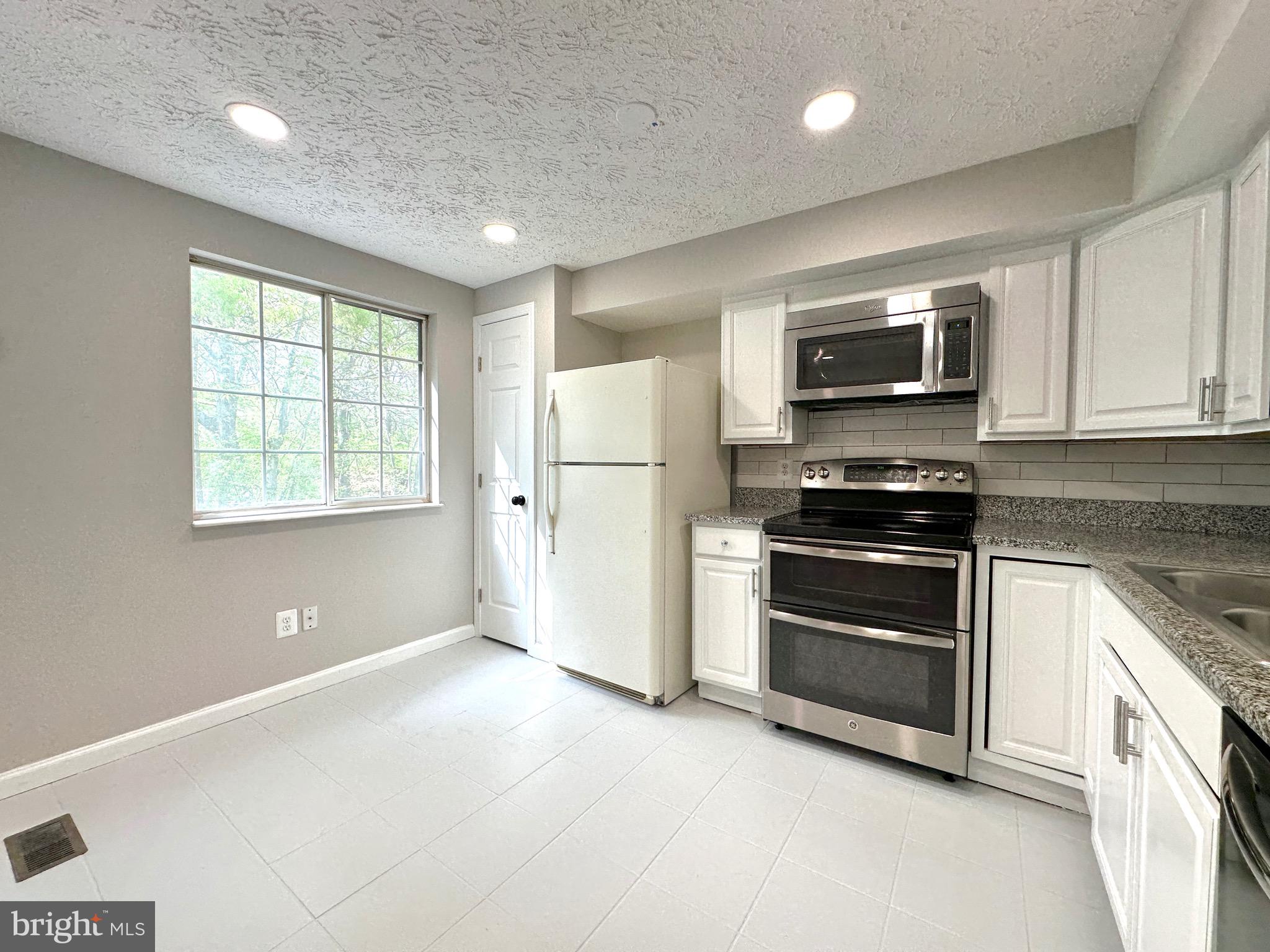 LITTLE ROCKY RUN - Residential Lease