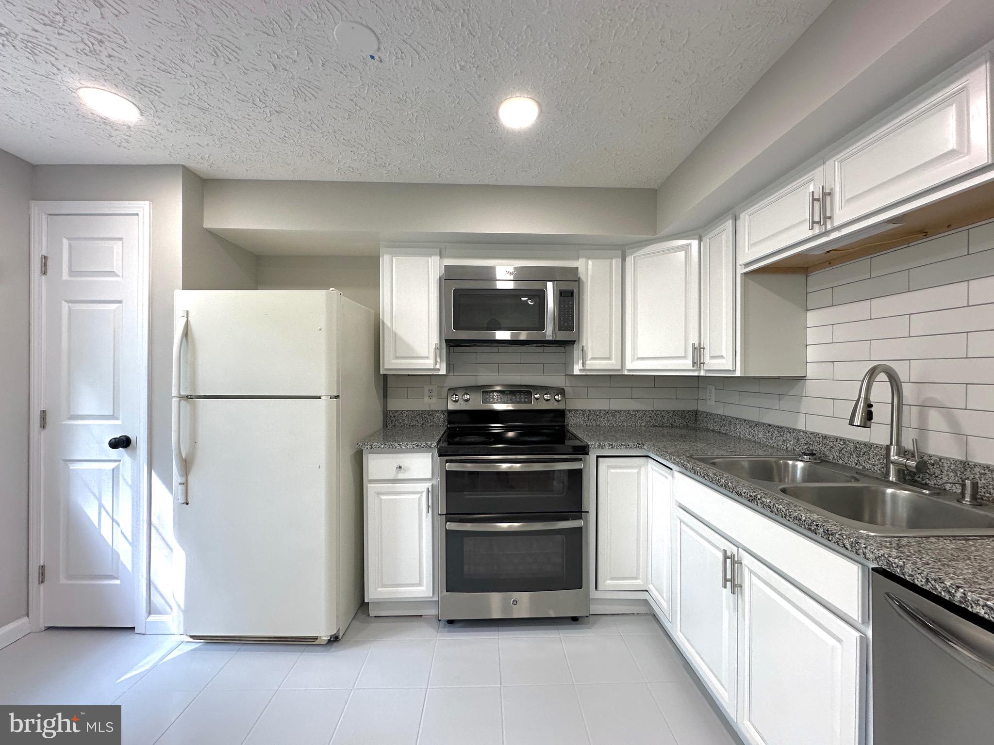 LITTLE ROCKY RUN - Residential Lease