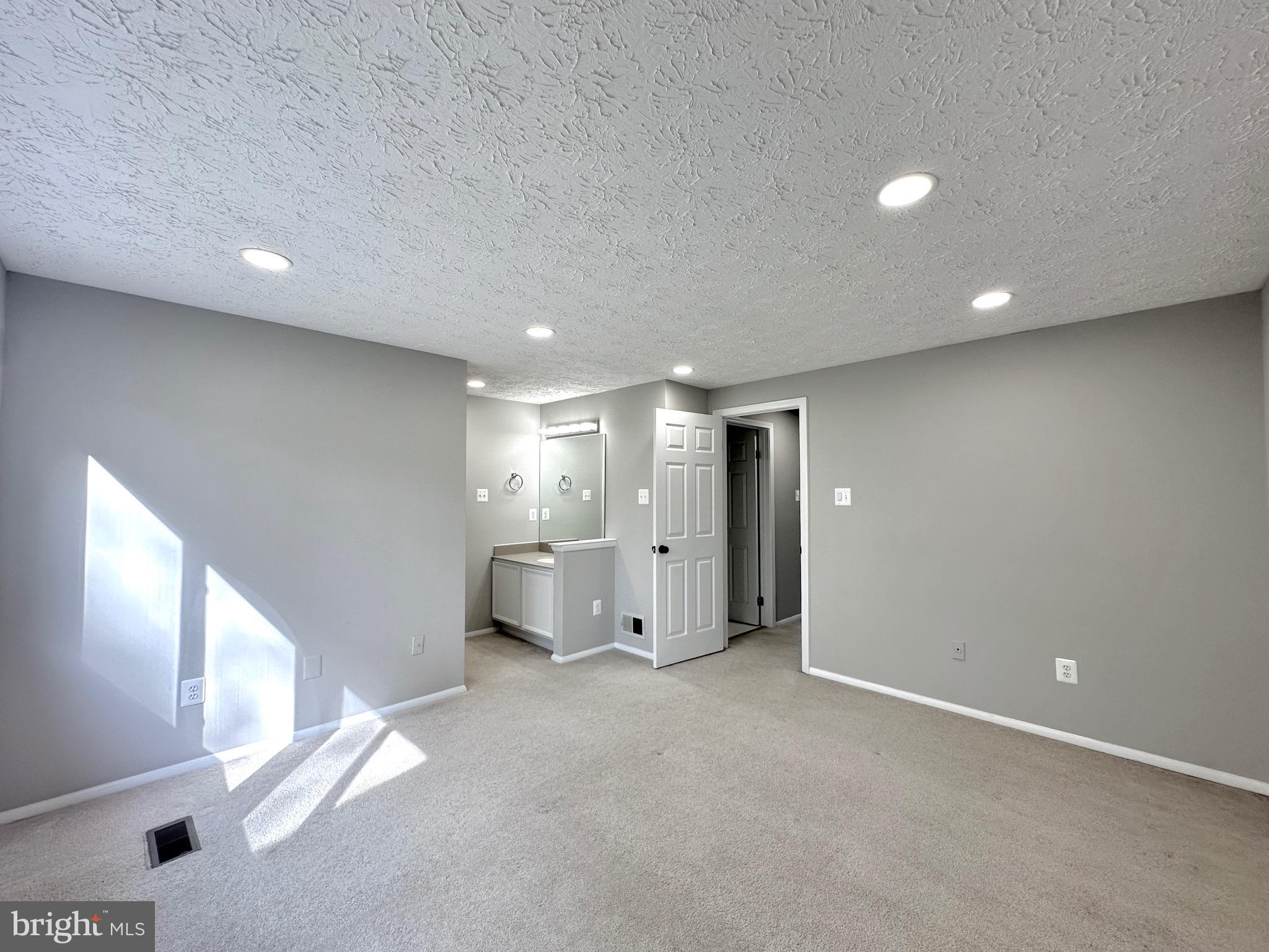 LITTLE ROCKY RUN - Residential Lease