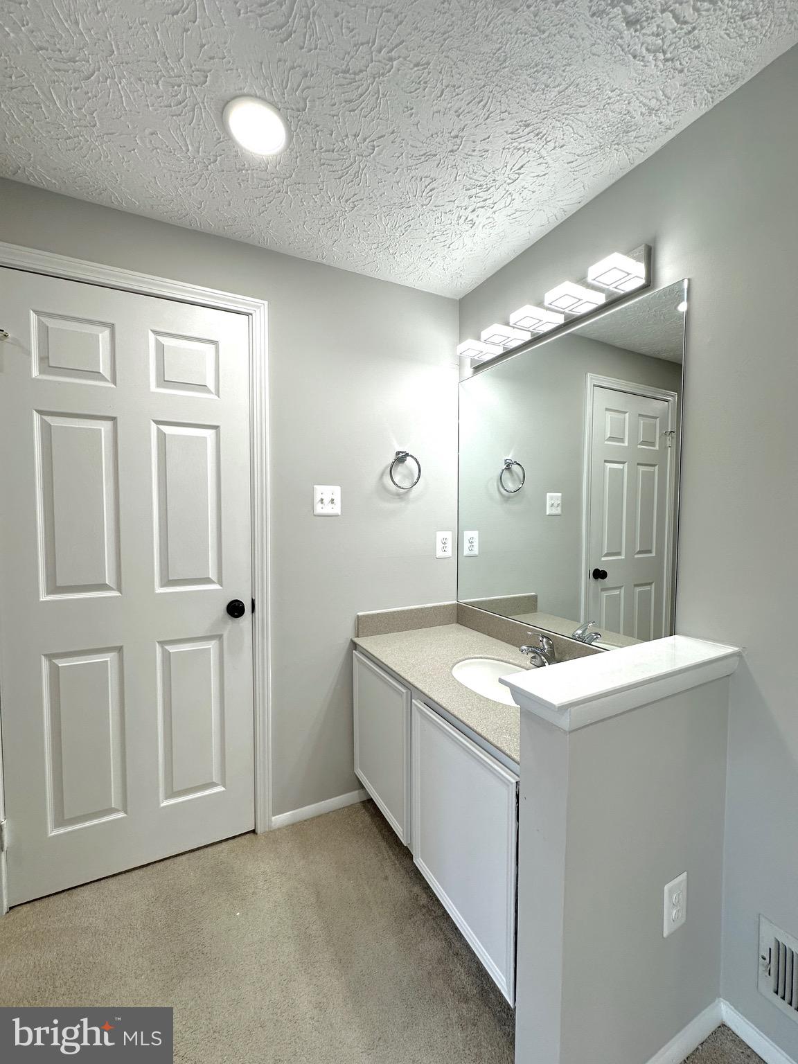 LITTLE ROCKY RUN - Residential Lease