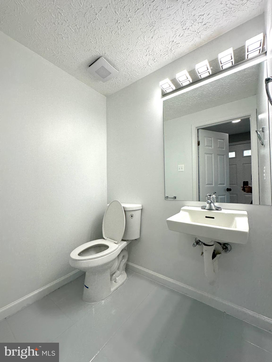 LITTLE ROCKY RUN - Residential Lease