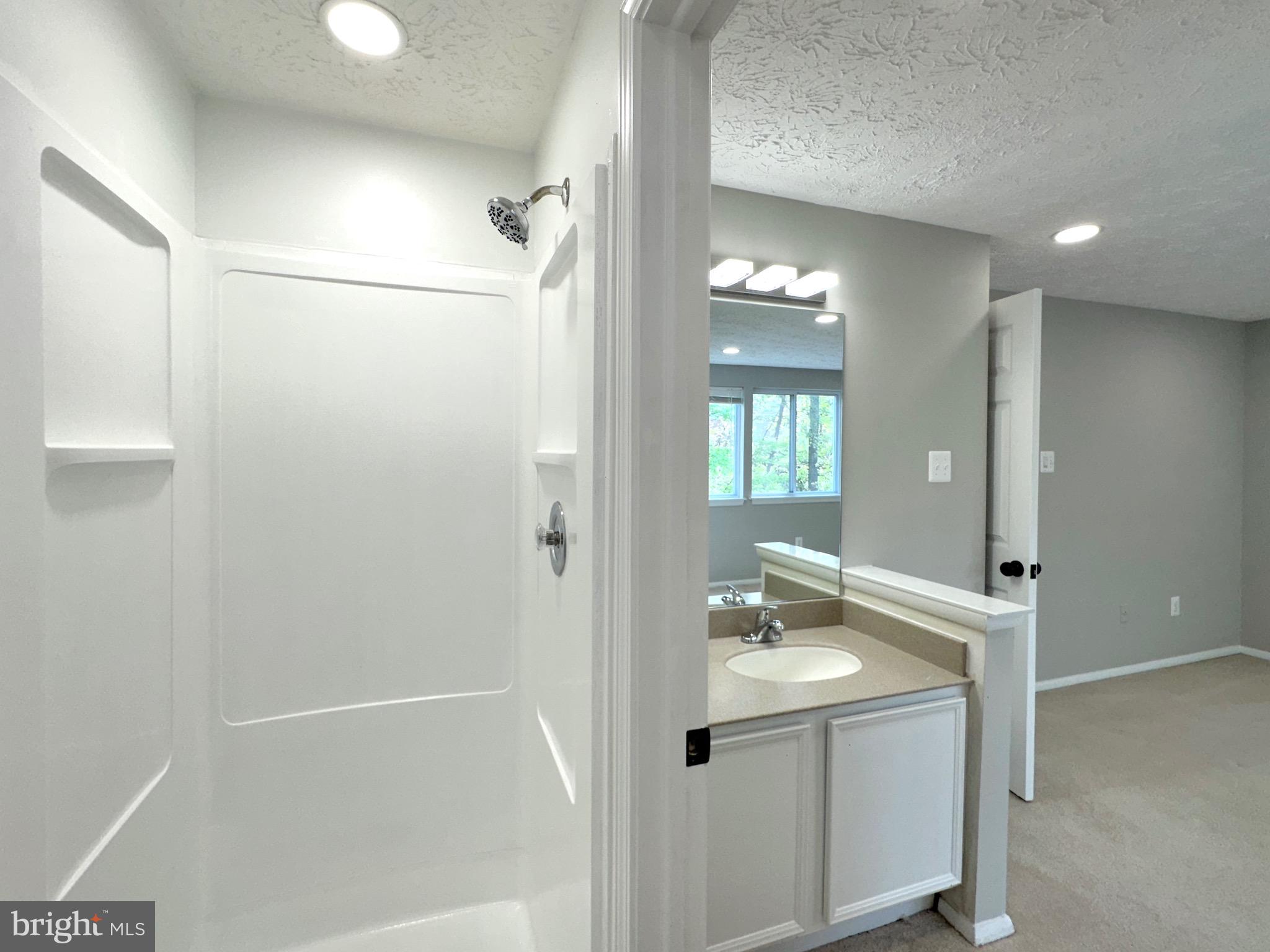 LITTLE ROCKY RUN - Residential Lease