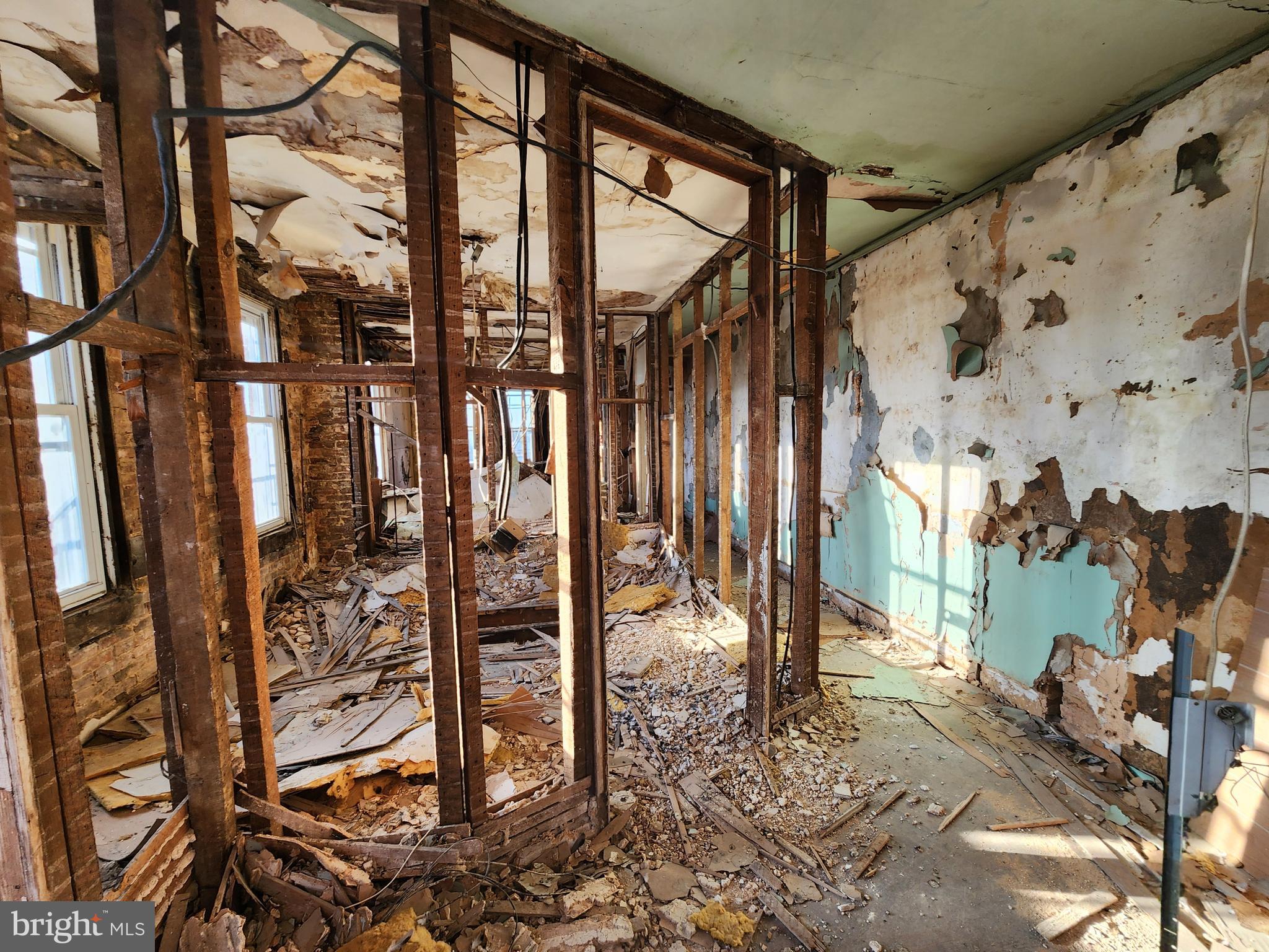 SANDTOWN-WINCHESTER - Commercial Sale