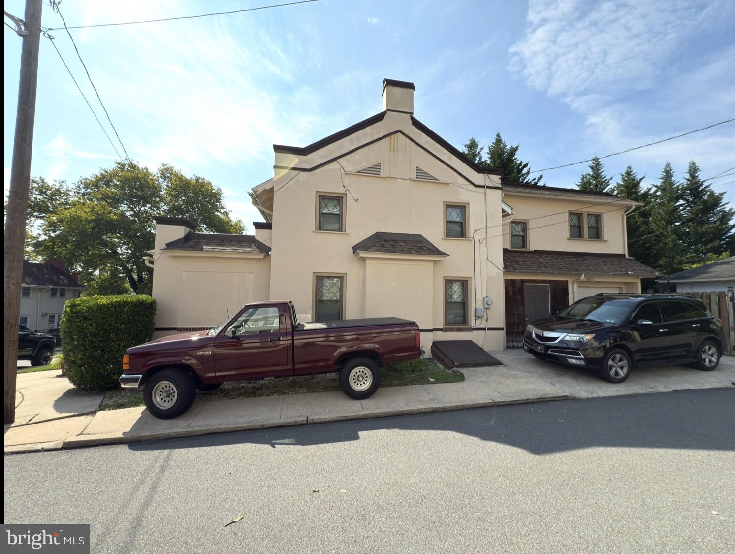 6 S LOS ROBLES COURT