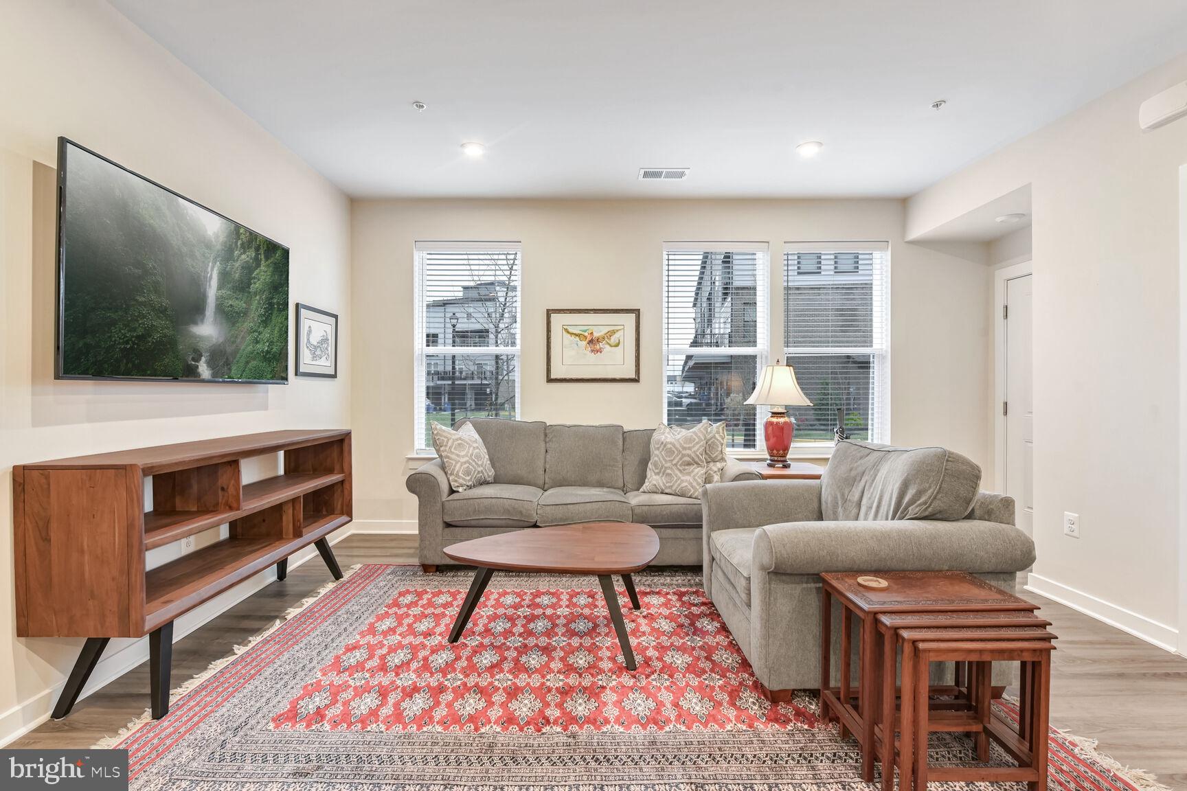 20276 NEWFOUNDLAND SQUARE