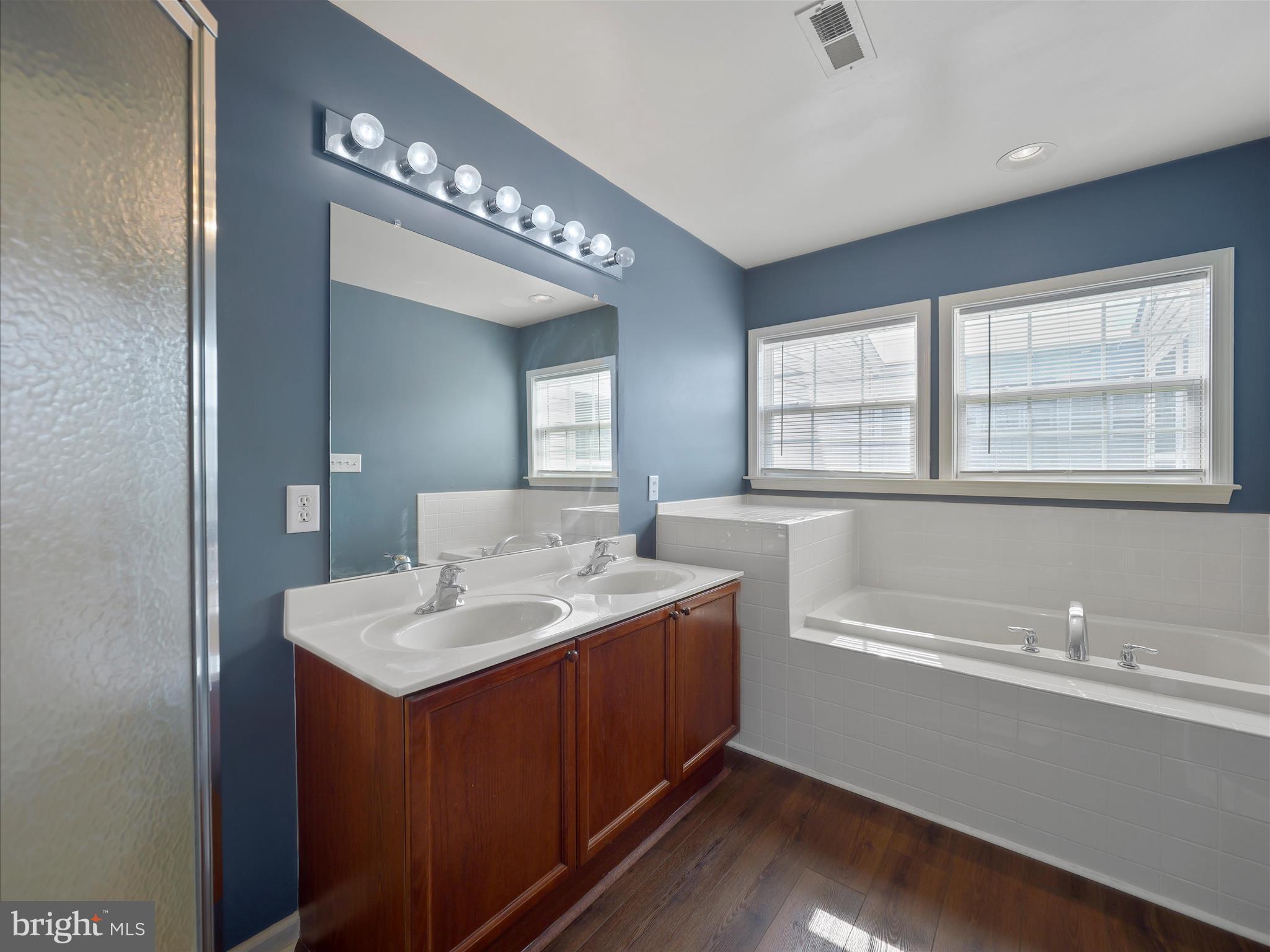 MANOR PARK - Residential