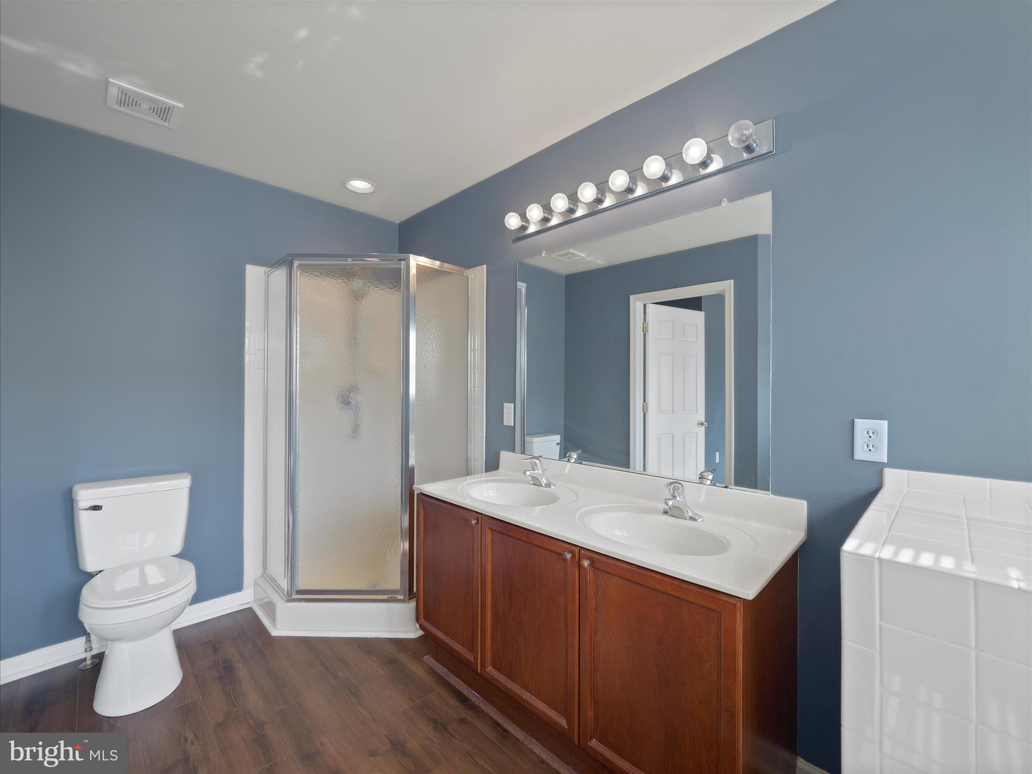 MANOR PARK - Residential