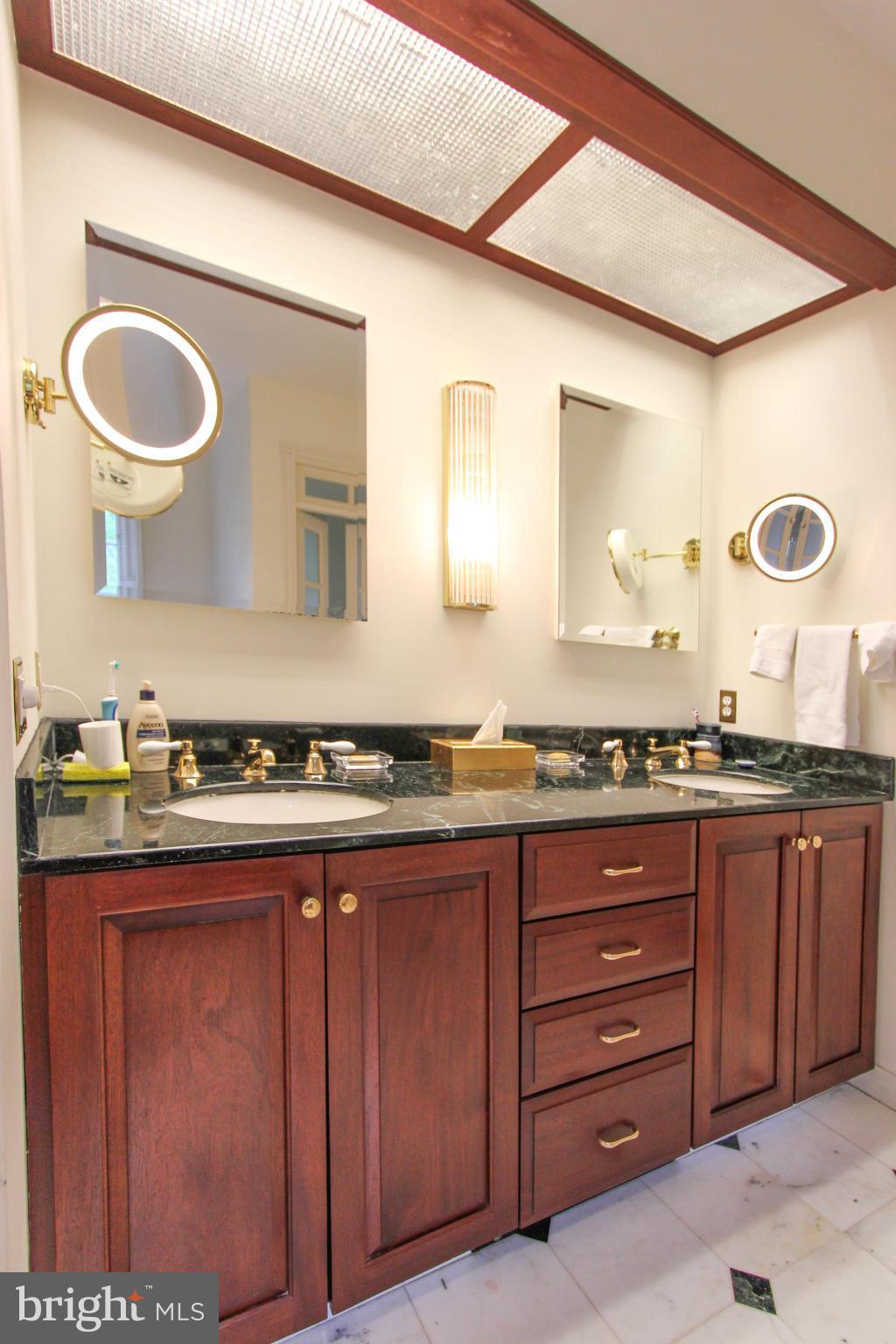 ROLAND PARK - Residential