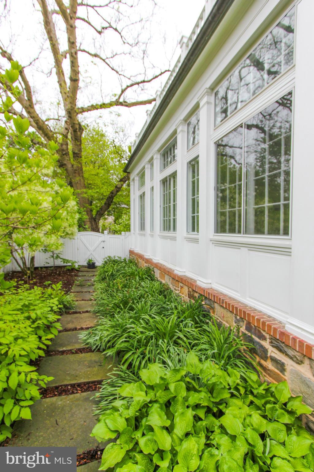 ROLAND PARK - Residential