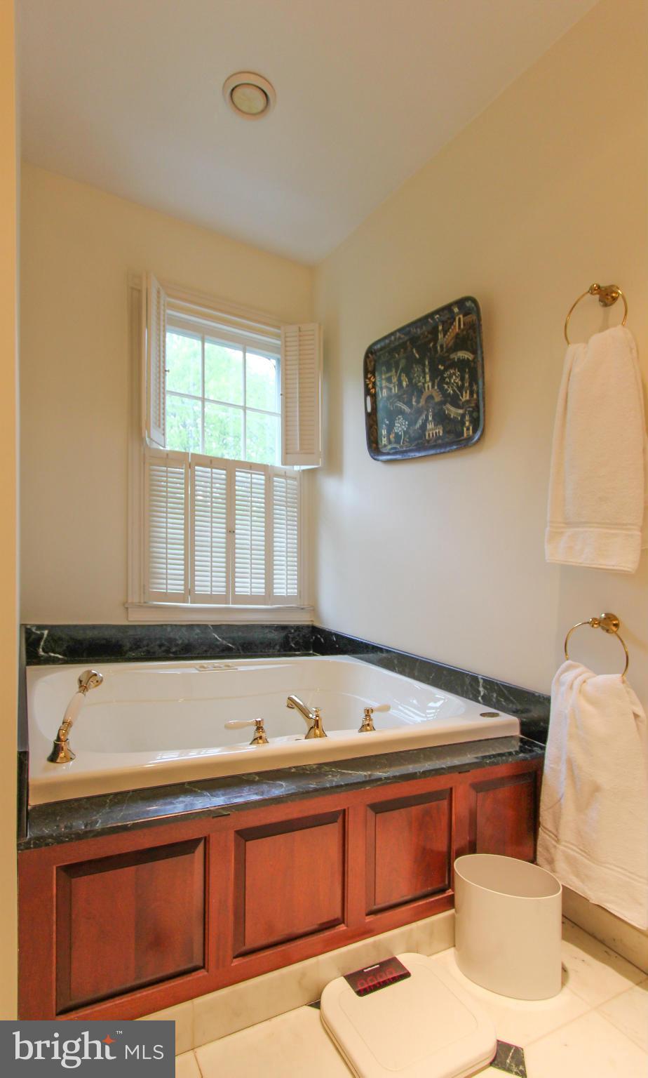 ROLAND PARK - Residential