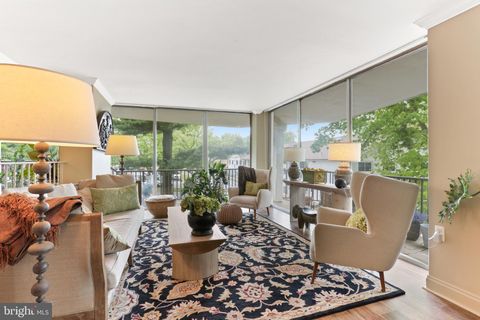 Photo of 3333 UNIVERSITY BLVD W #G-2, KENSINGTON, MD 20895 (MLS # MDMC2092804)