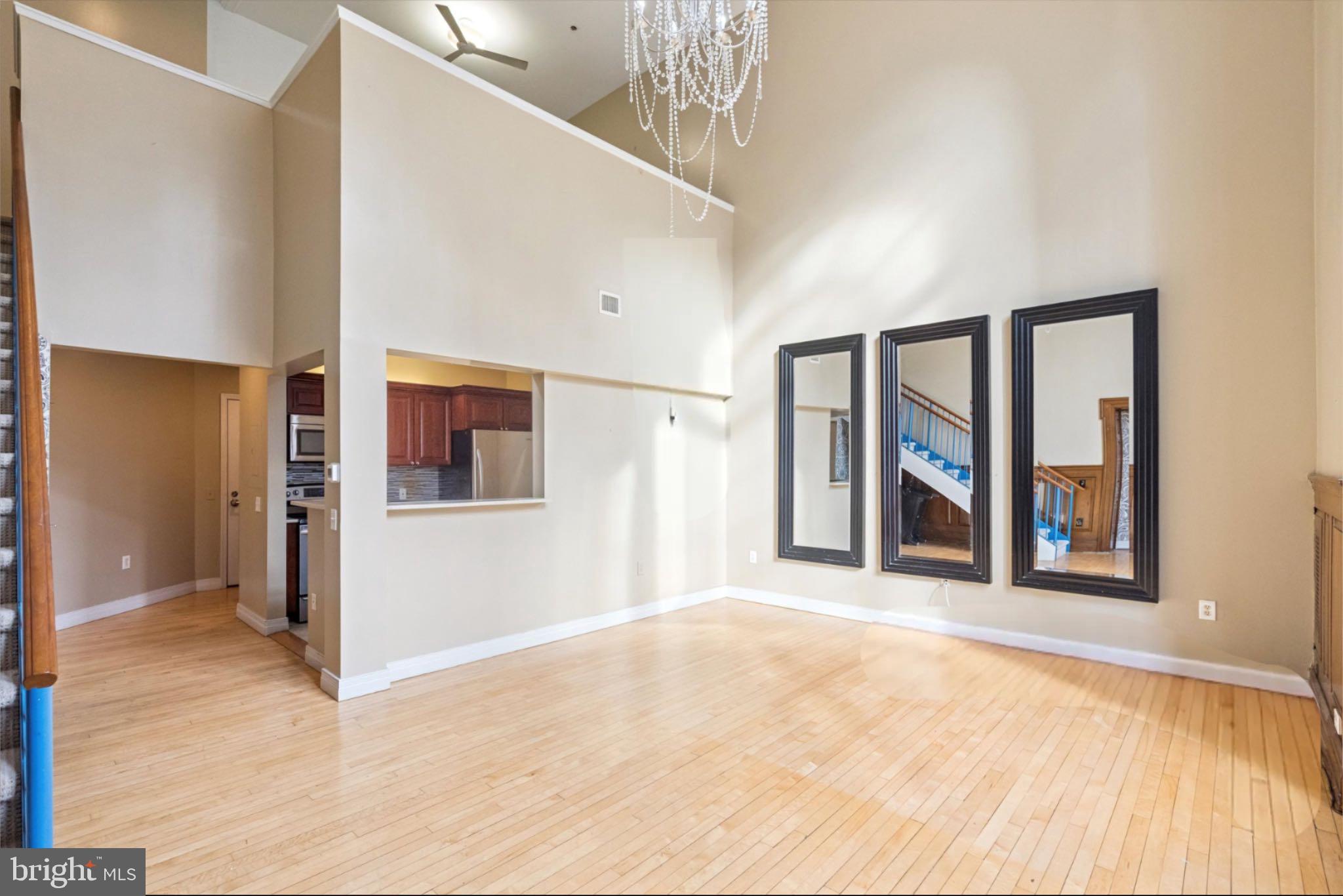 LOGAN SQUARE - Residential