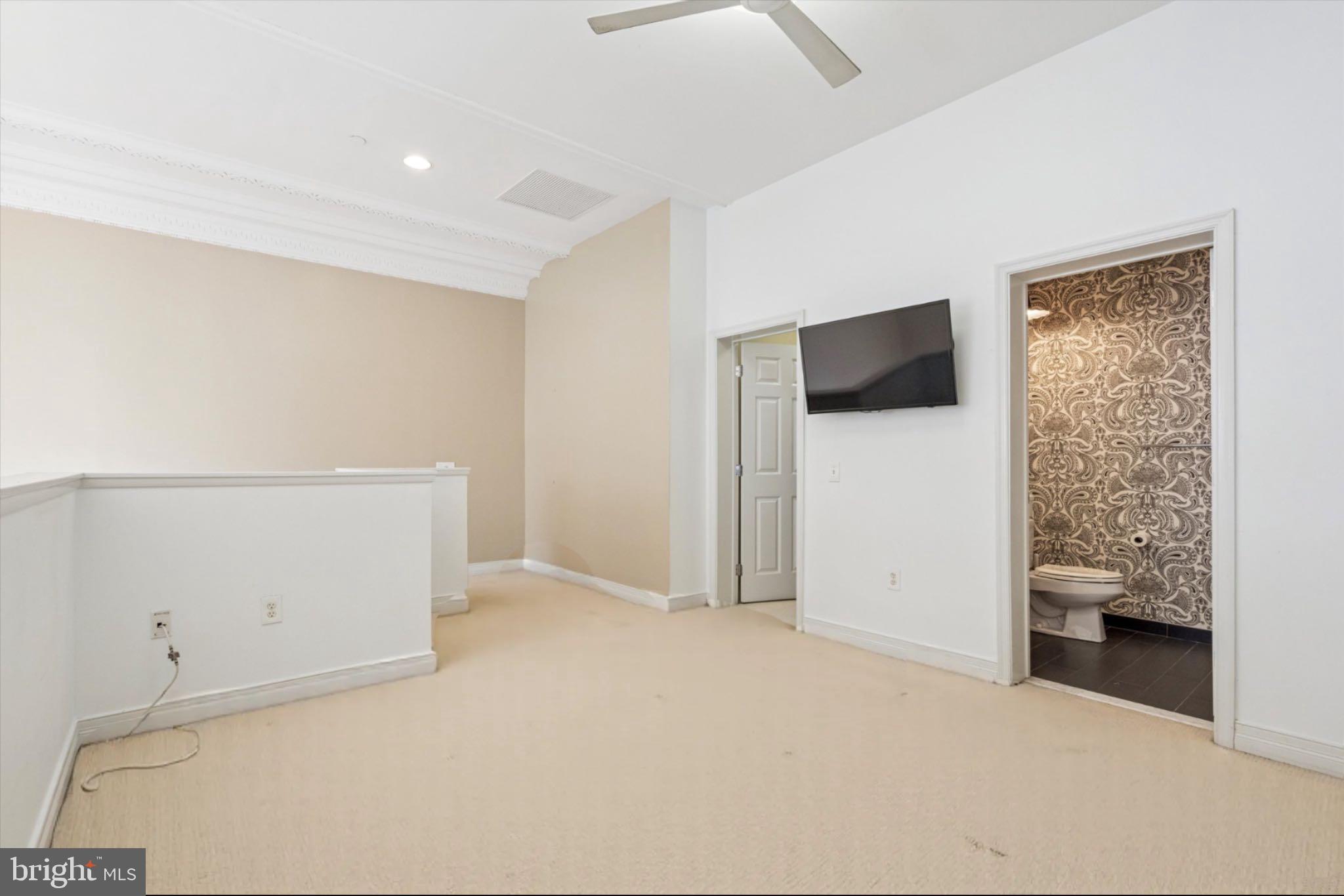 LOGAN SQUARE - Residential