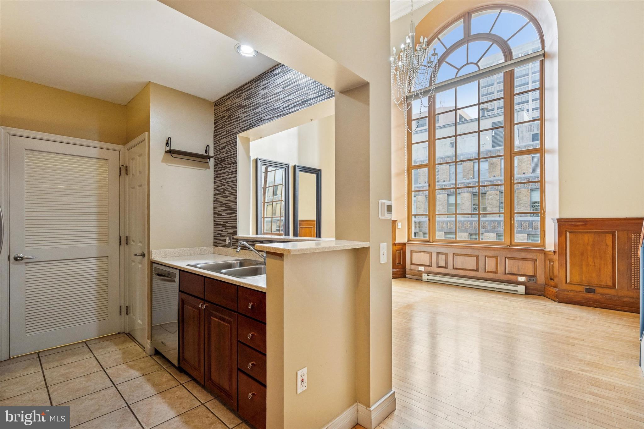 LOGAN SQUARE - Residential