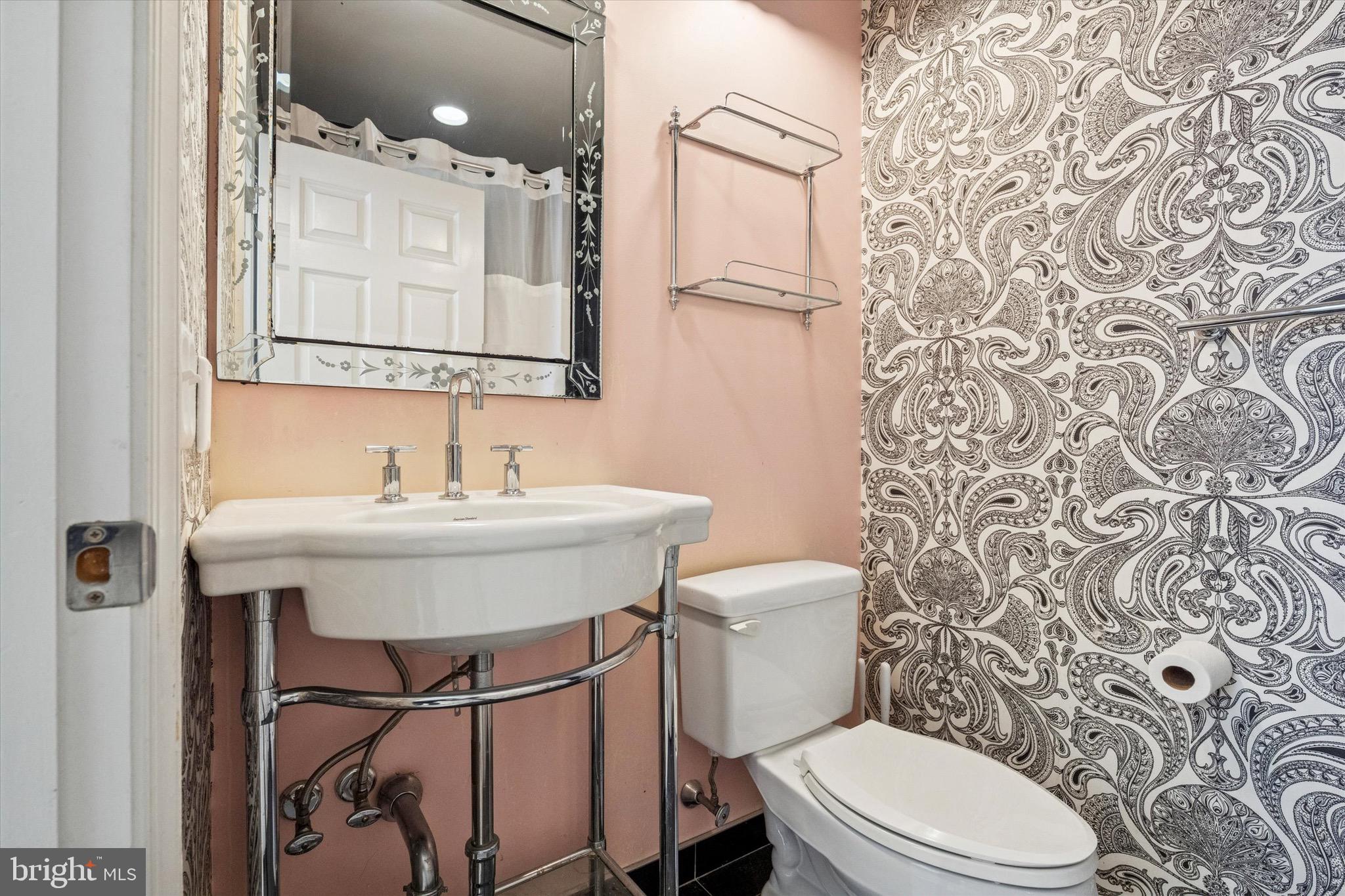 LOGAN SQUARE - Residential