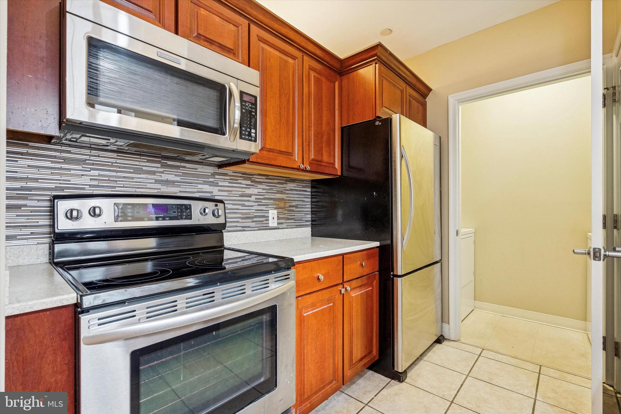 LOGAN SQUARE - Residential