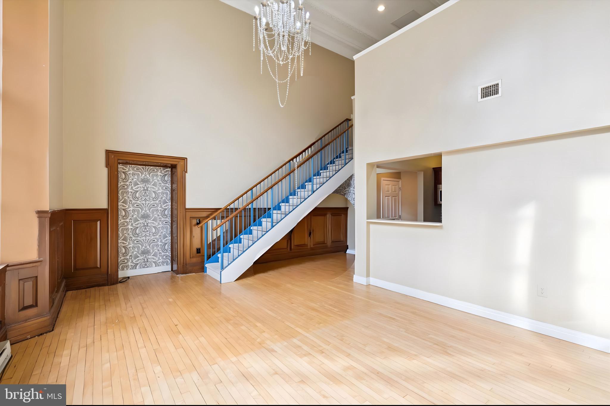 LOGAN SQUARE - Residential